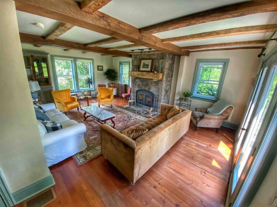 Loyalist Lakehouse with Private Beach