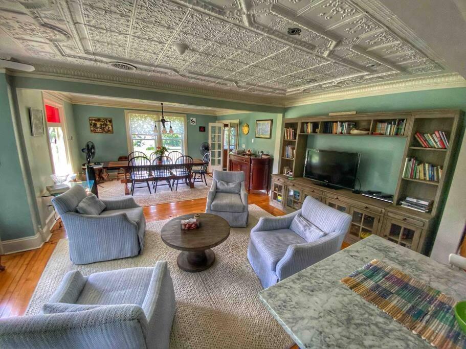 Loyalist Lakehouse with Private Beach