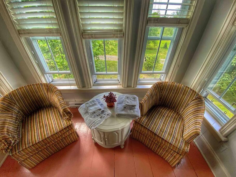 Loyalist Lakehouse with Private Beach
