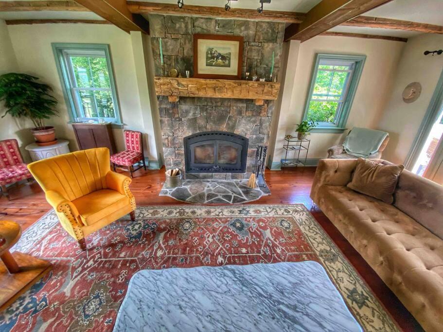 Loyalist Lakehouse with Private Beach