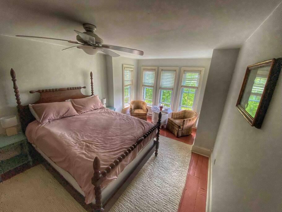 Loyalist Lakehouse with Private Beach