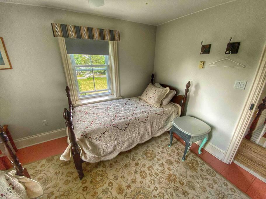 Loyalist Lakehouse with Private Beach