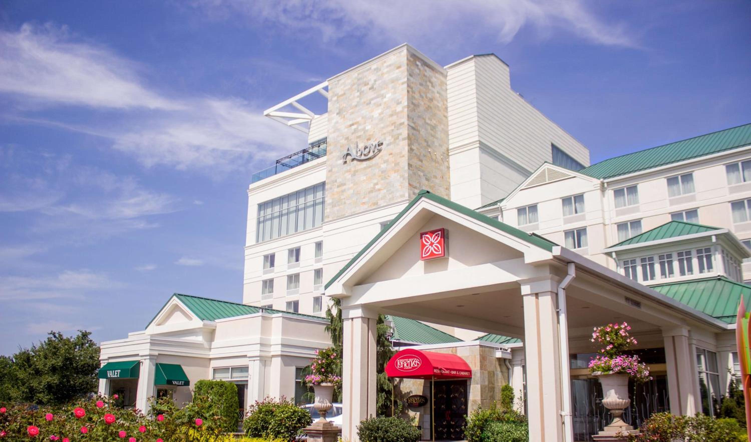 New York City Vacations - Hilton Garden Inn New York/Staten Island - Property Image 1