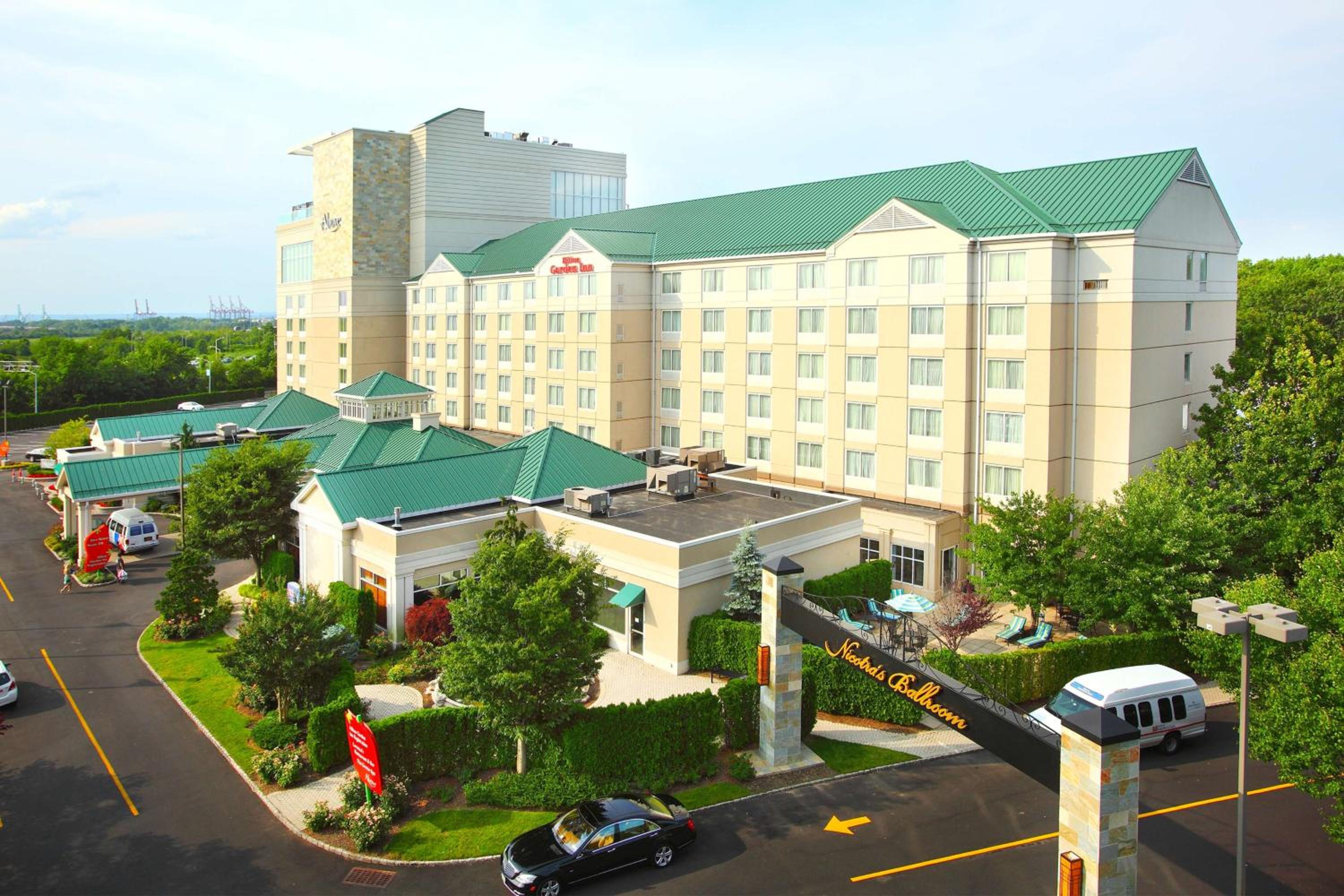 New York City Vacations - Hilton Garden Inn New York/Staten Island - Property Image 3