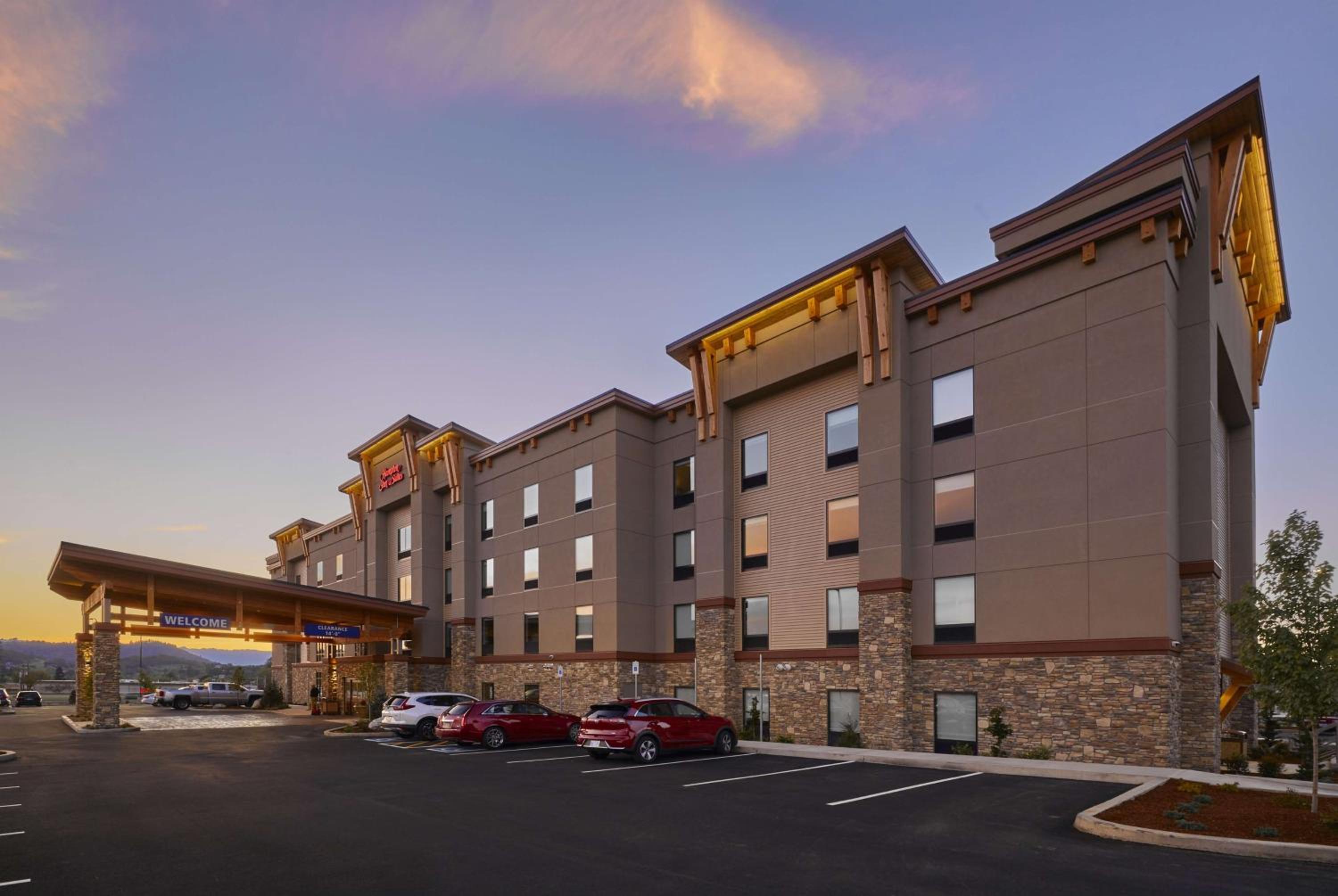 Roseburg Vacations - Hampton Inn  Suites Roseburg - Property Image 10