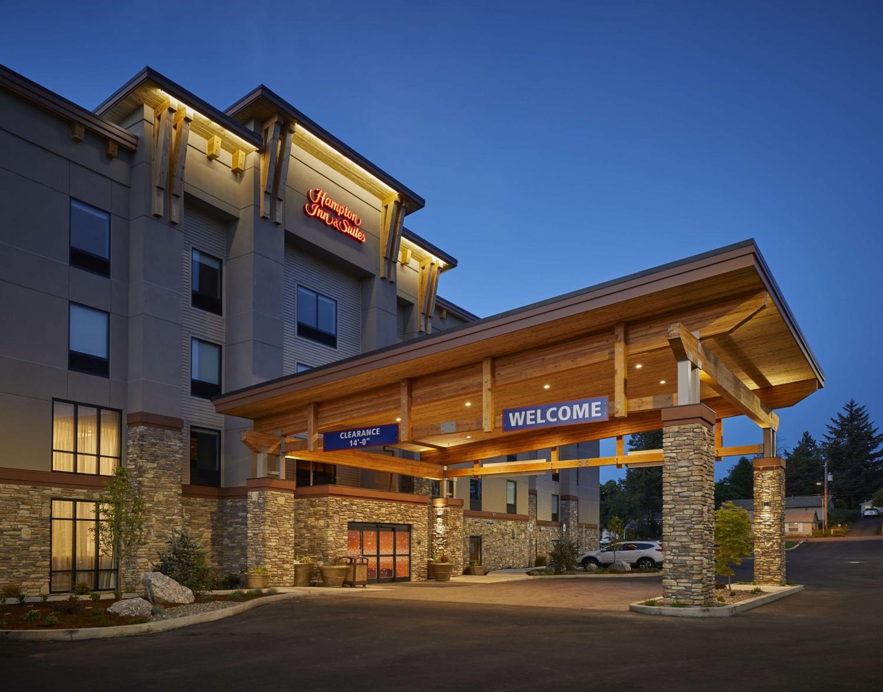 Roseburg Vacations - Hampton Inn  Suites Roseburg - Property Image 1