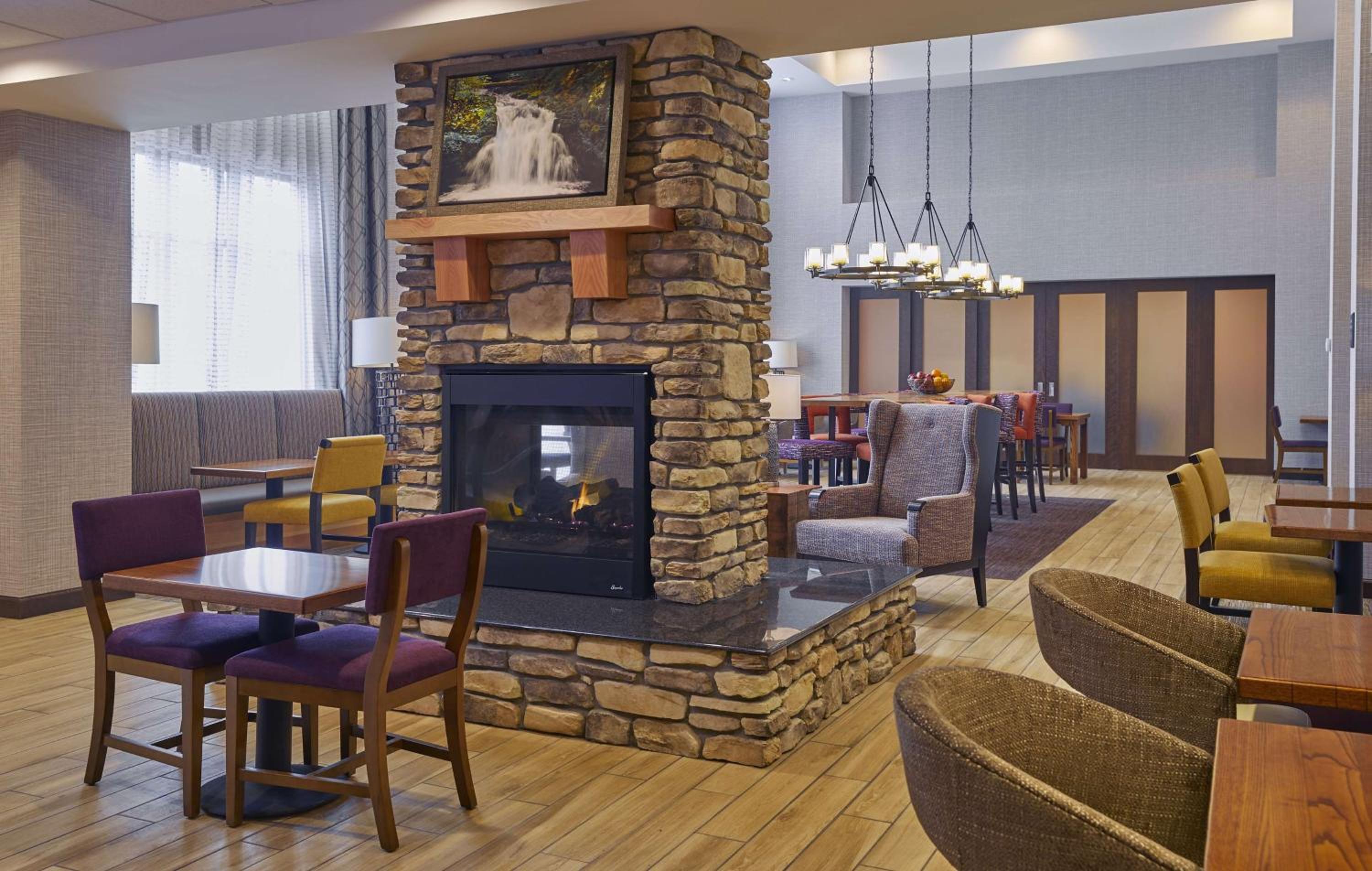 Roseburg Vacations - Hampton Inn  Suites Roseburg - Property Image 5
