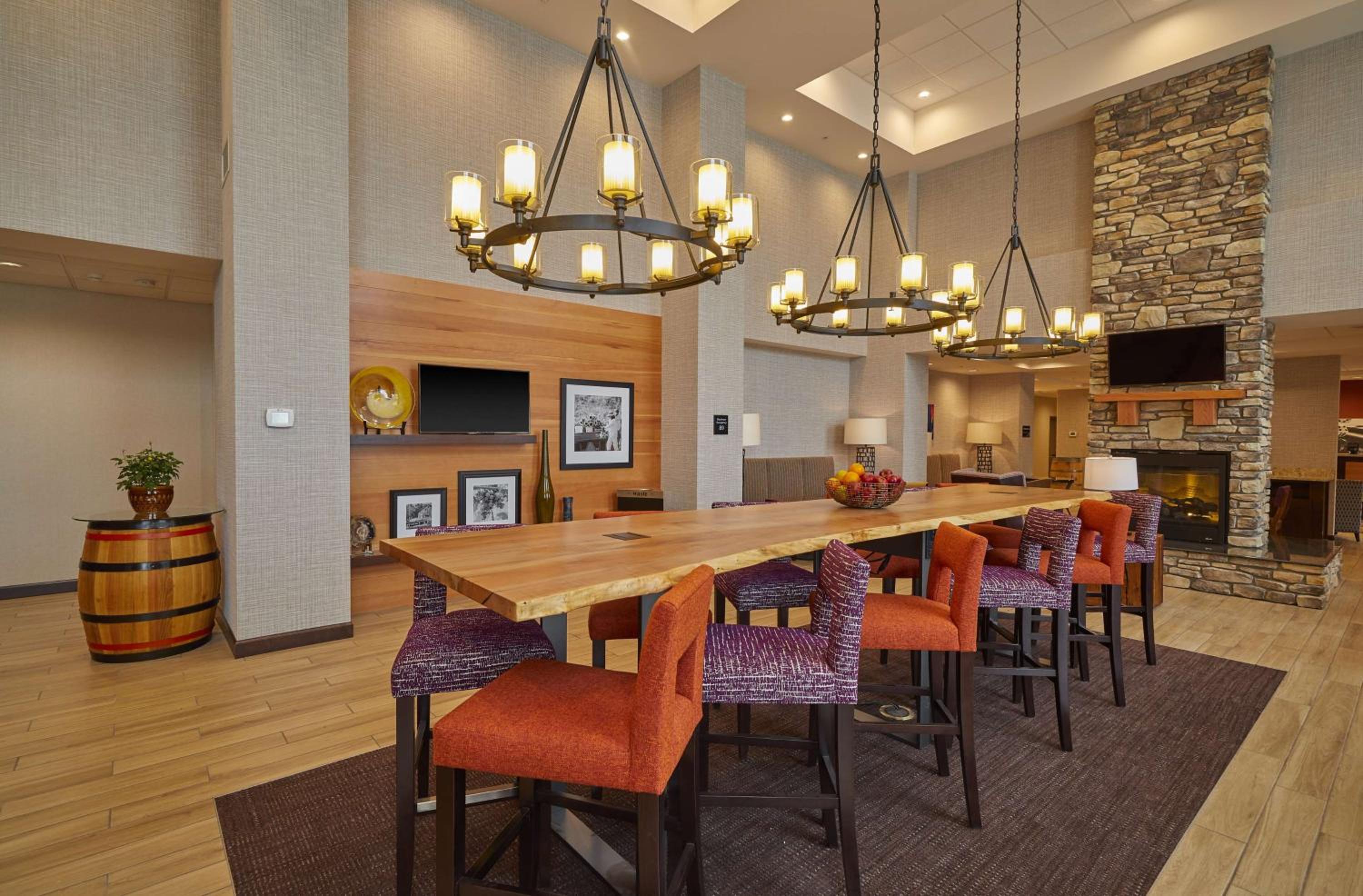 Roseburg Vacations - Hampton Inn  Suites Roseburg - Property Image 4