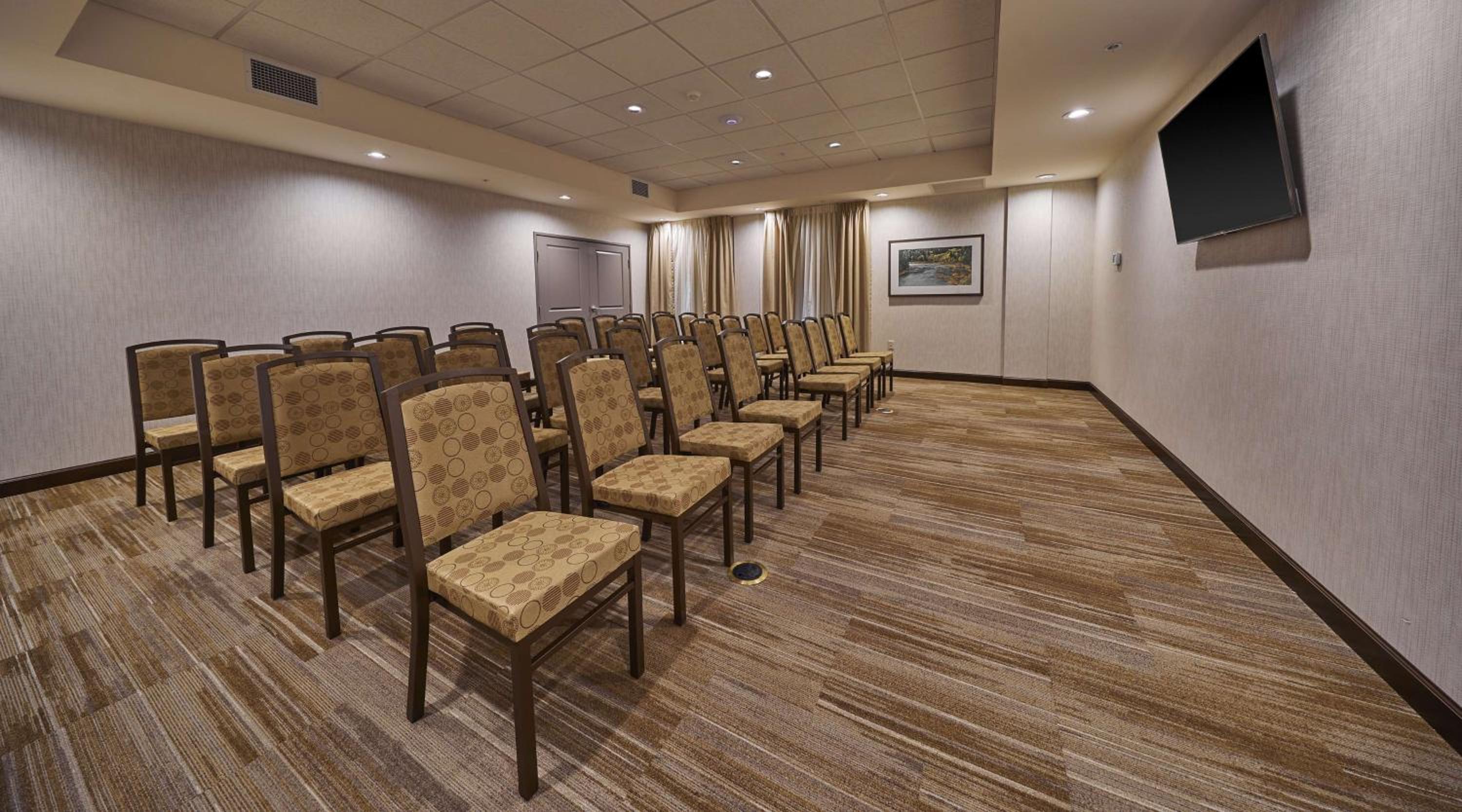 Roseburg Vacations - Hampton Inn  Suites Roseburg - Property Image 7
