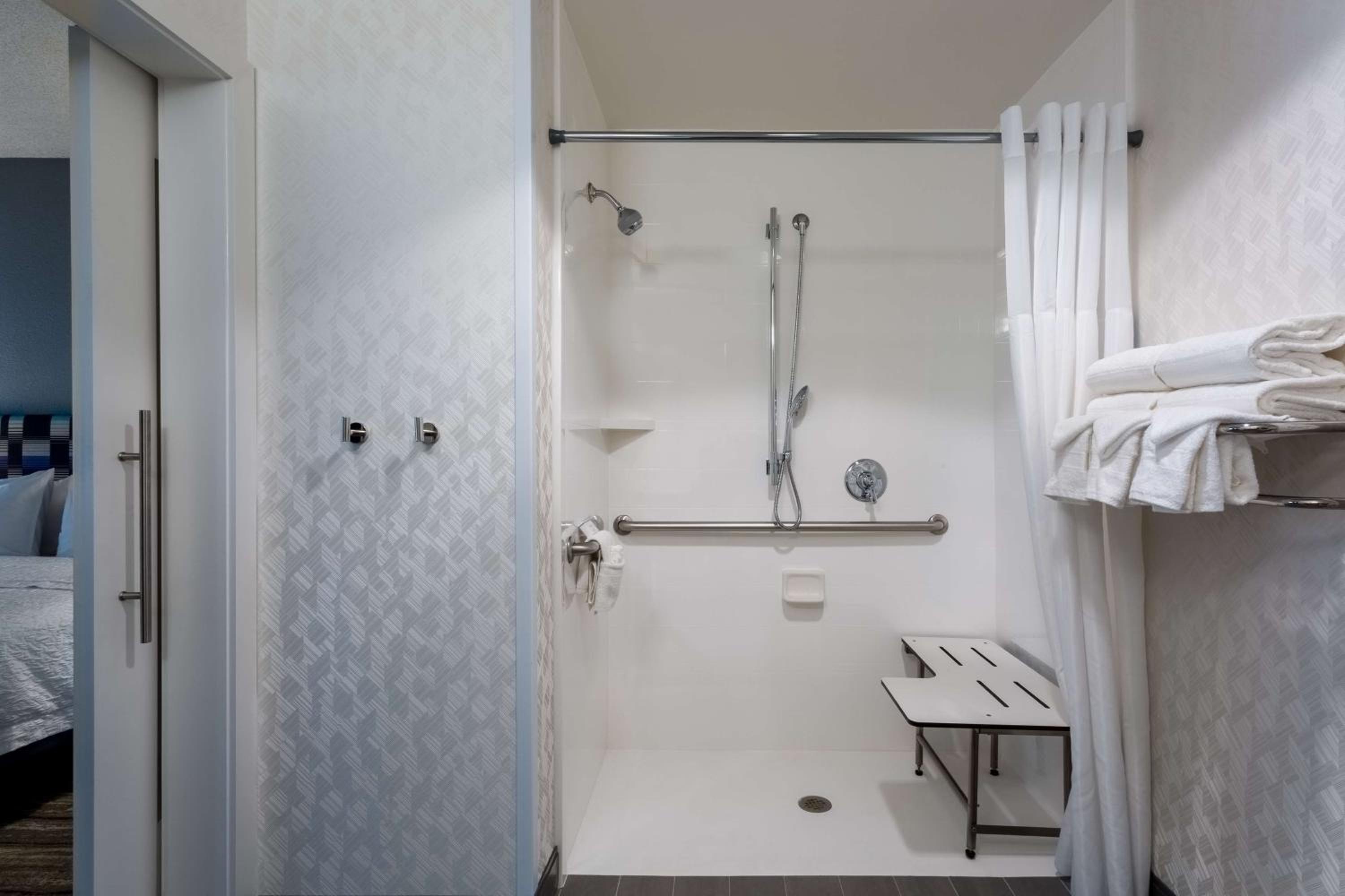 Hampton Inn Suites Herndon-Reston - Property Image 3