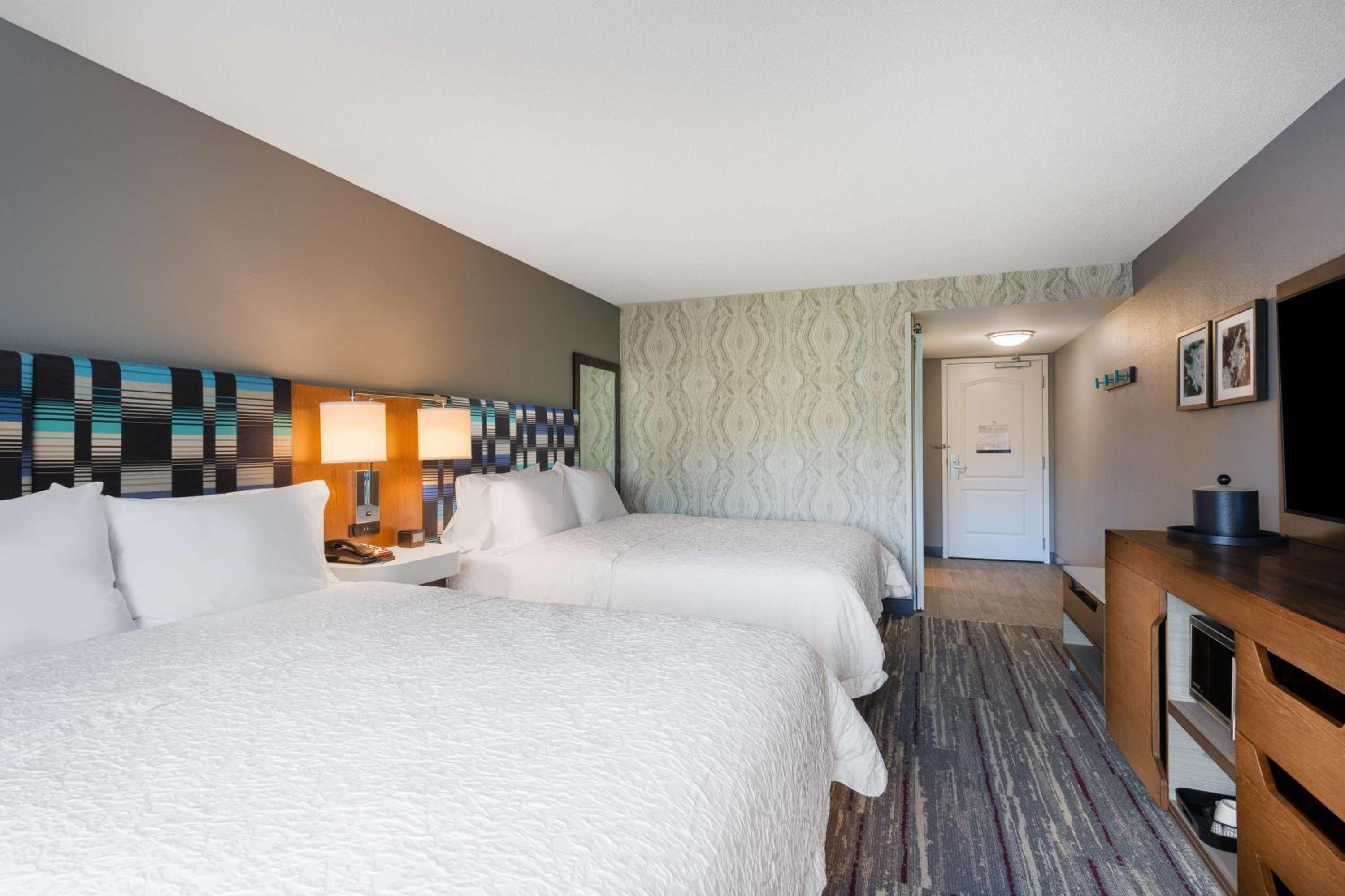 Hampton Inn Suites Herndon-Reston - Property Image 4