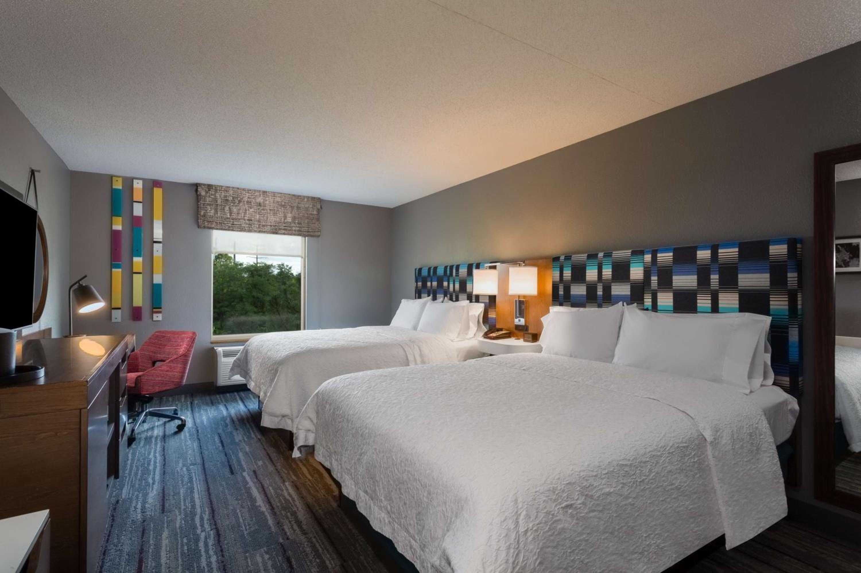 Hampton Inn Suites Herndon-Reston - Property Image 9