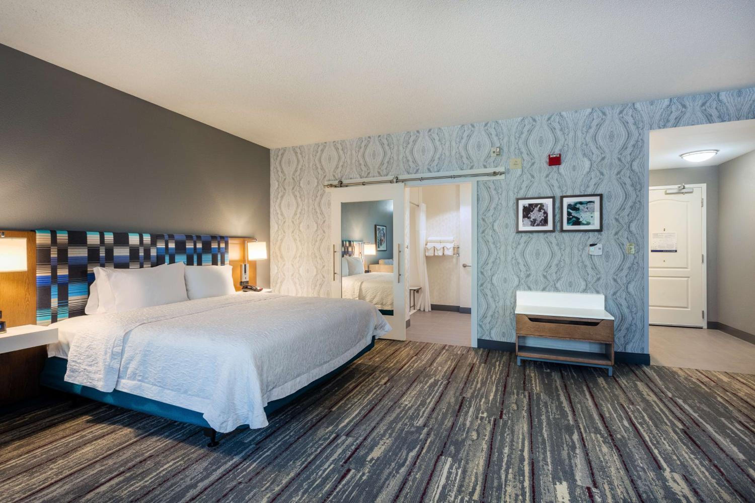 Hampton Inn Suites Herndon-Reston - Property Image 11