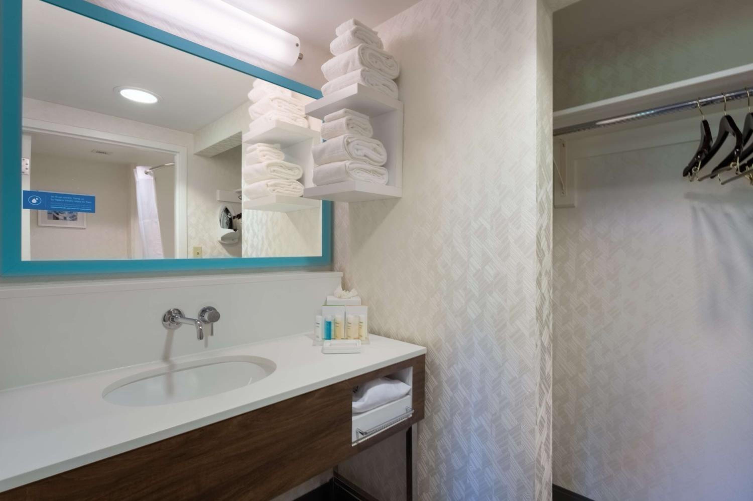 Hampton Inn Suites Herndon-Reston - Property Image 29