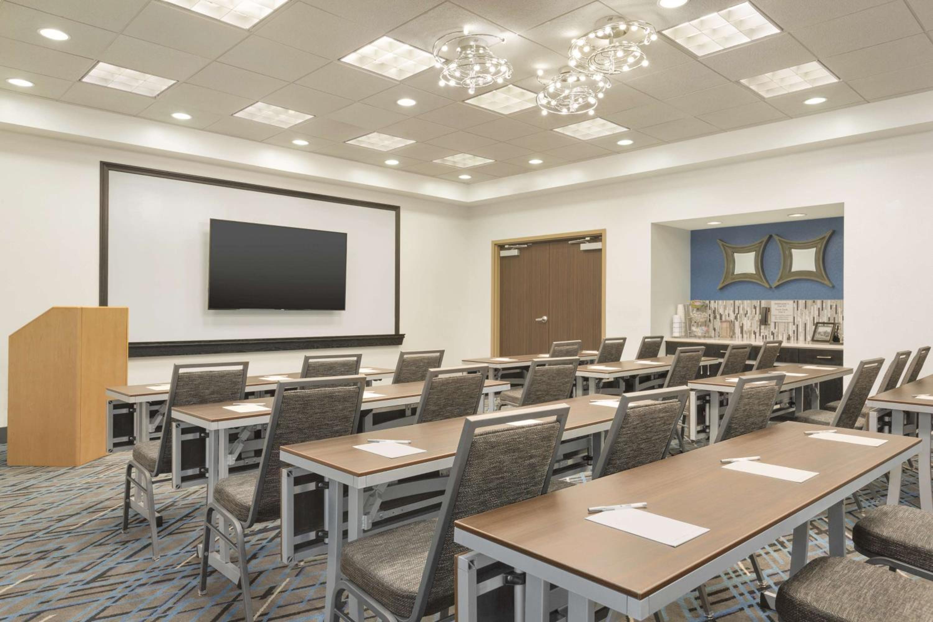 Hampton Inn Suites Herndon-Reston - Property Image 22
