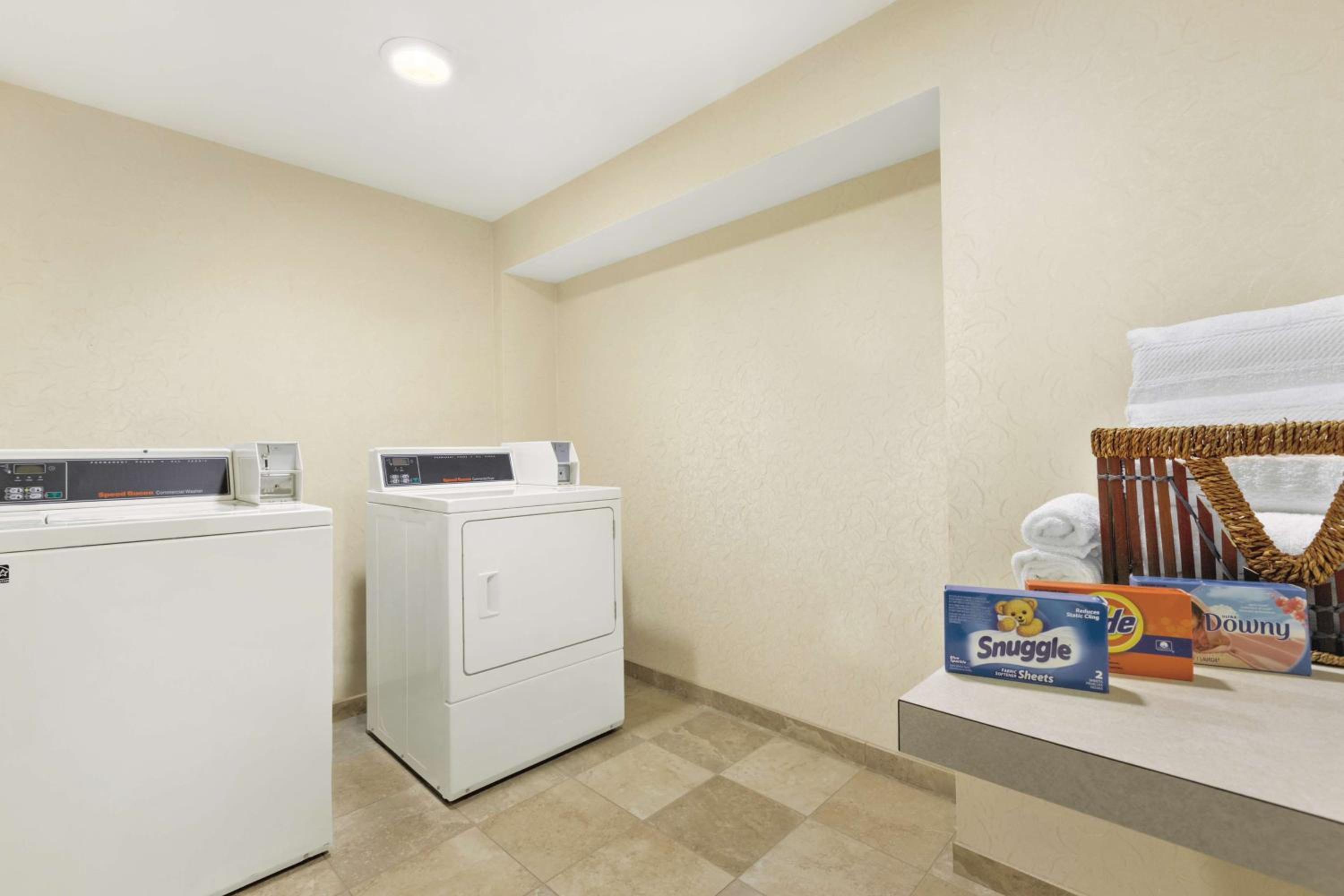 Hampton Inn Suites Herndon-Reston - Property Image 36