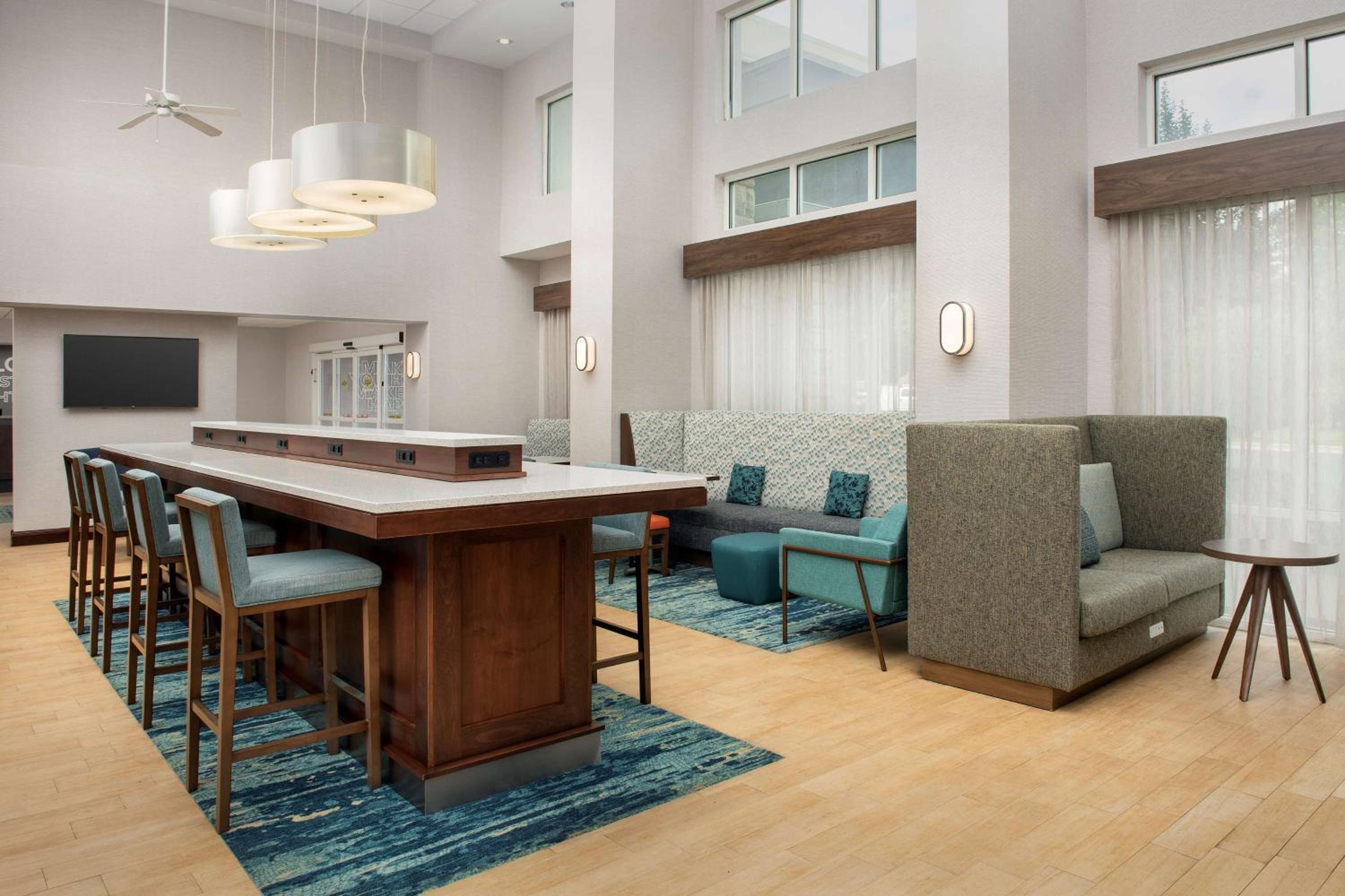 Hampton Inn  Suites Holly Springs - Property Image 28