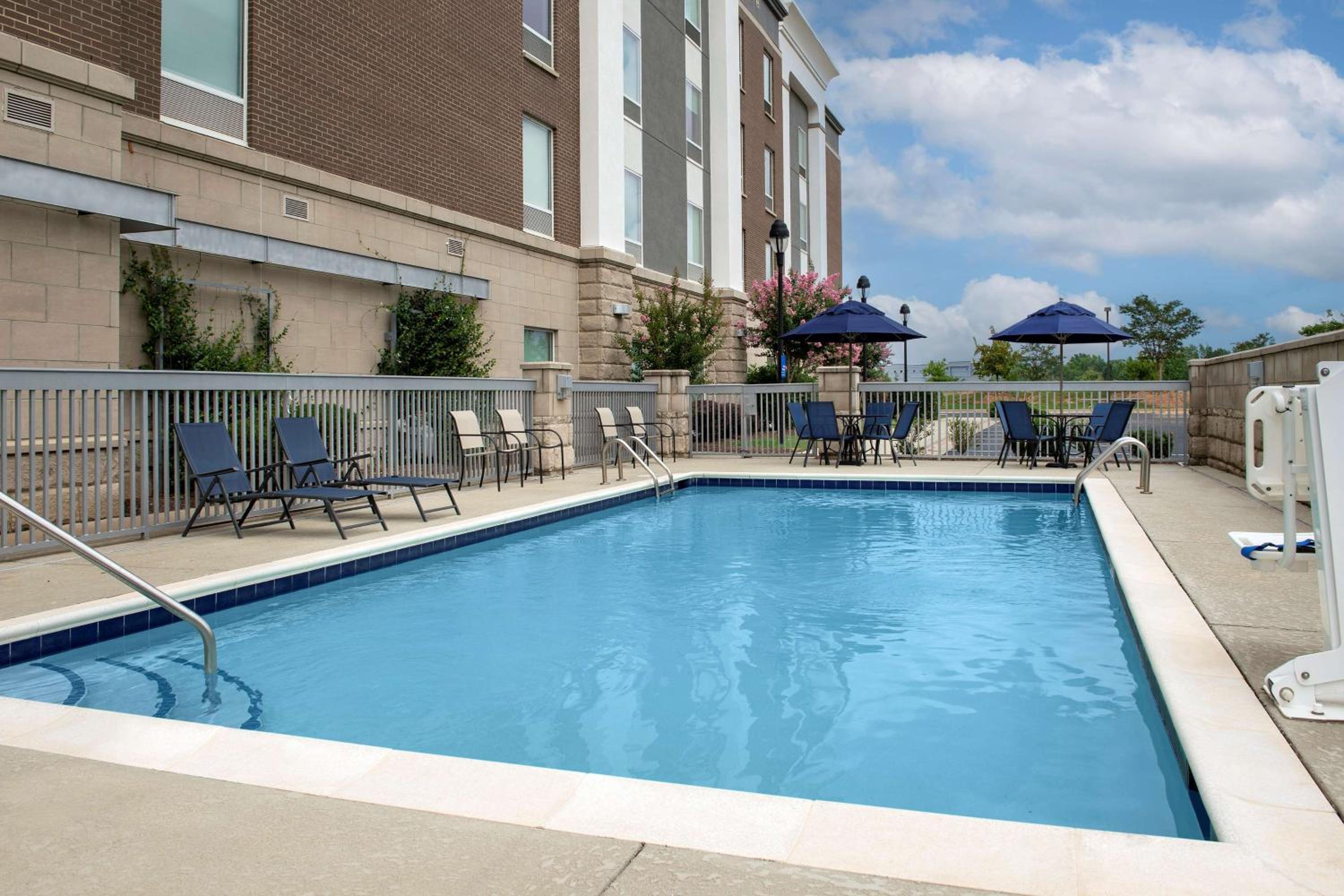 Hampton Inn  Suites Holly Springs - Property Image 21