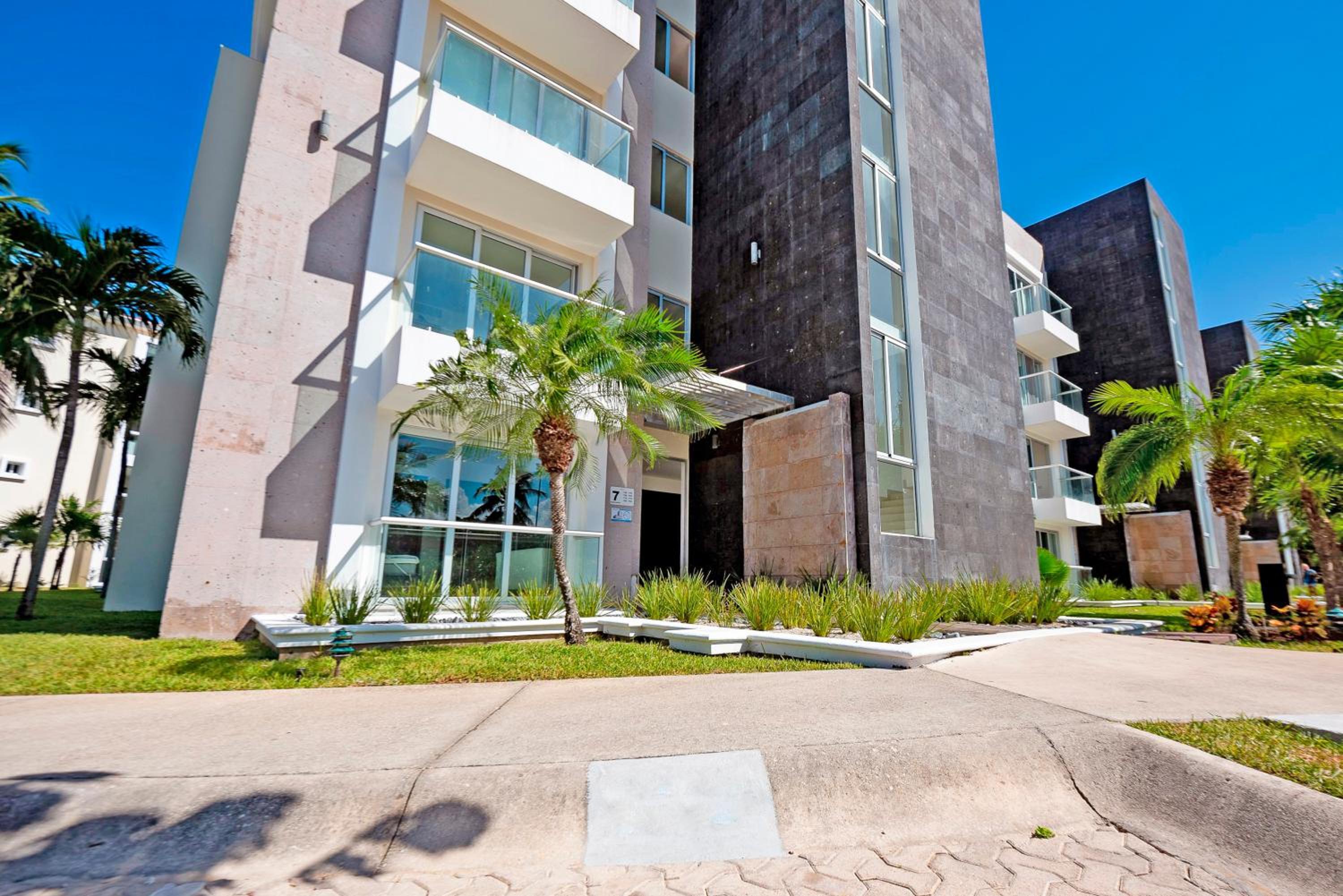 Hotel Mareazul Luxury Beach Front Complex Secret Paradise - Image 1