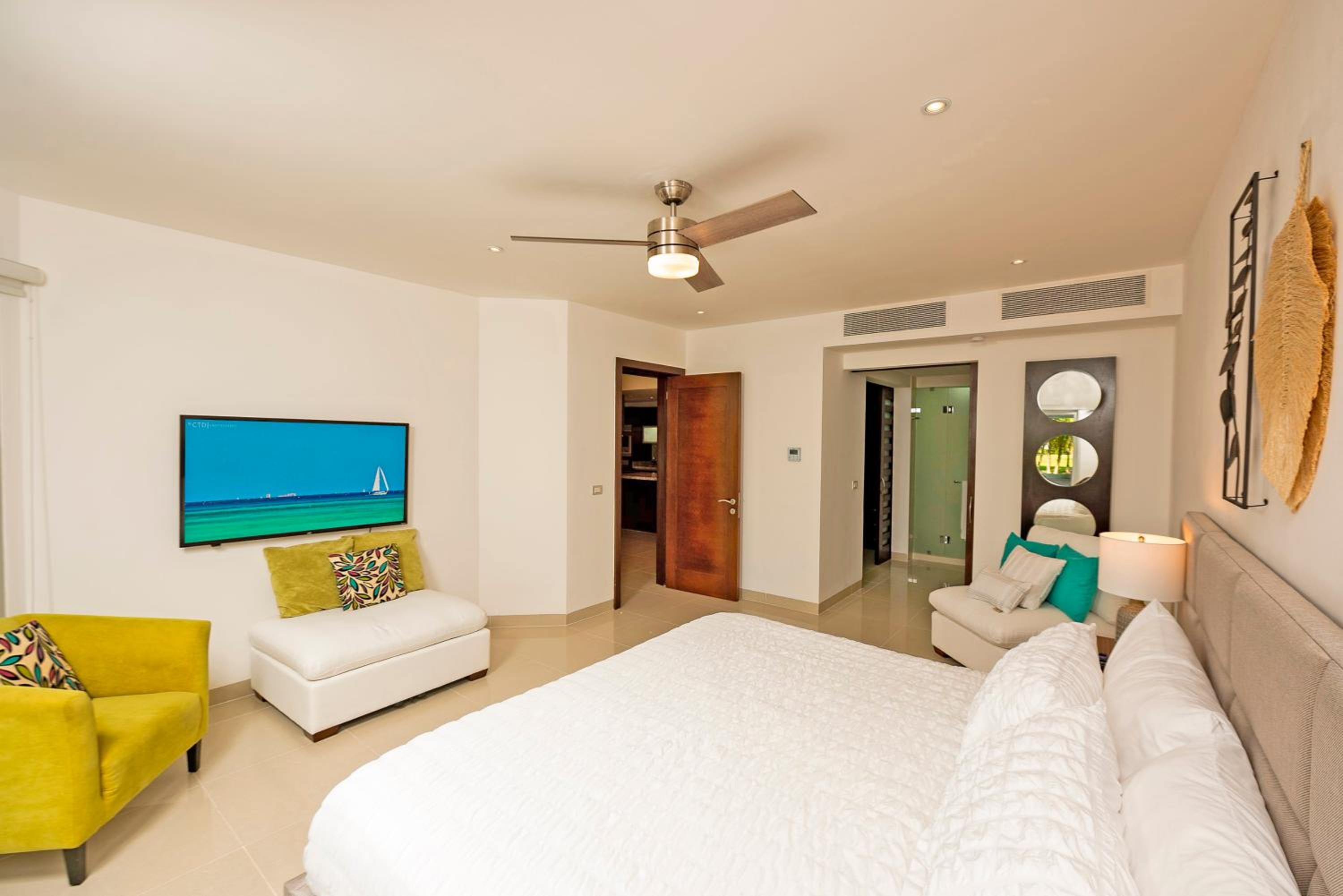 Mareazul Luxury Beach Front Complex Secret Paradise view 5