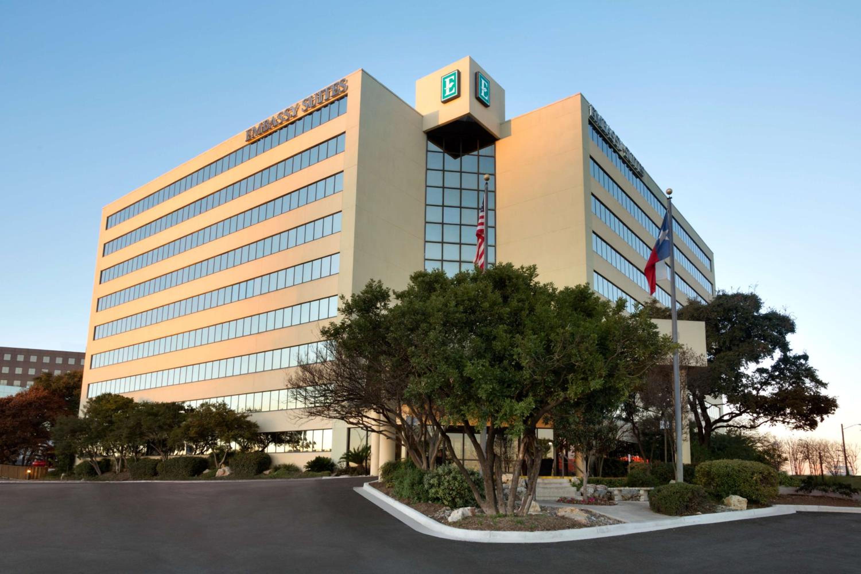 Hotel Embassy Suites San Antonio Airport - Image 1