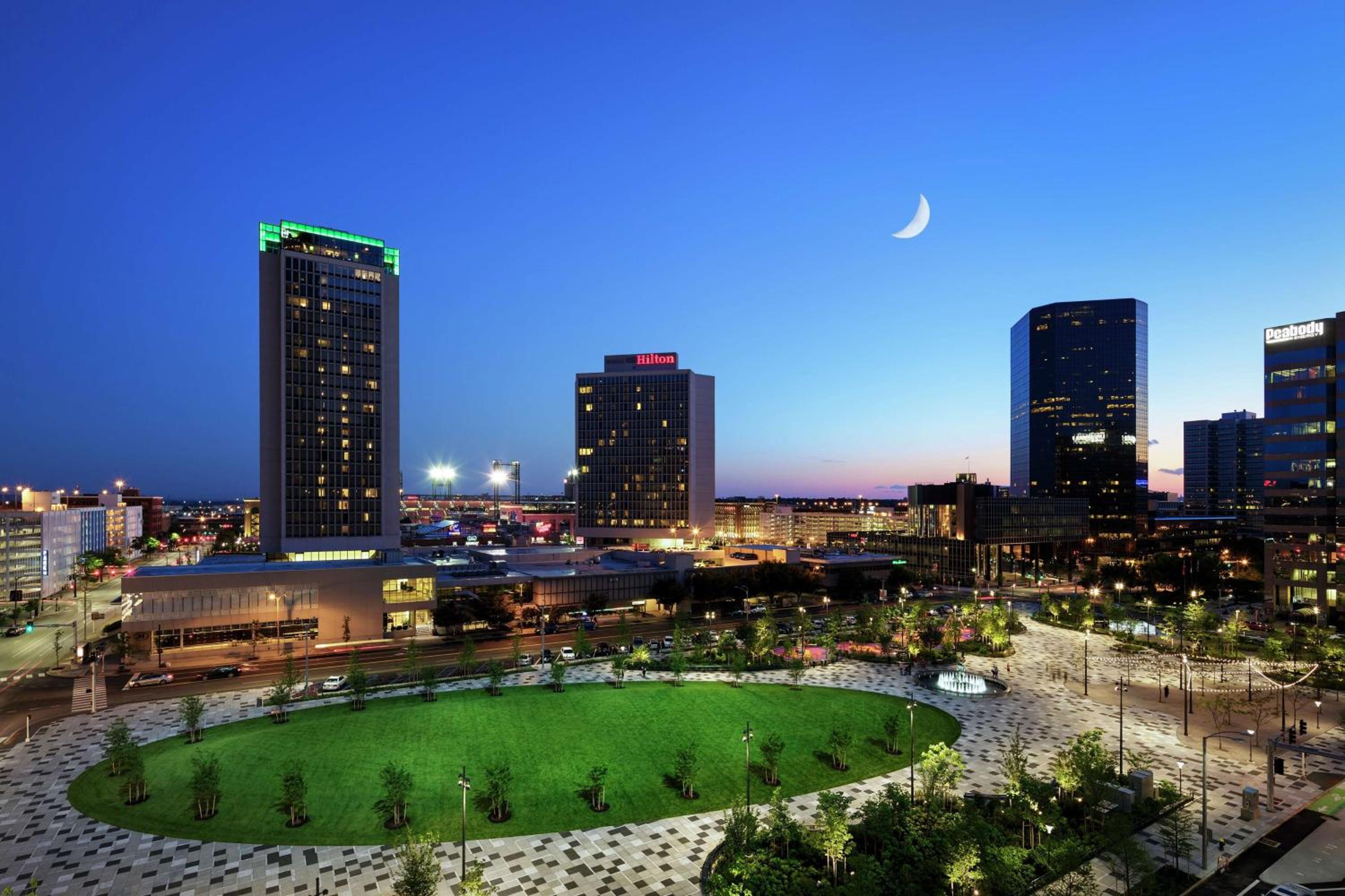 Hotel Hilton St. Louis at the Ballpark - Image 1