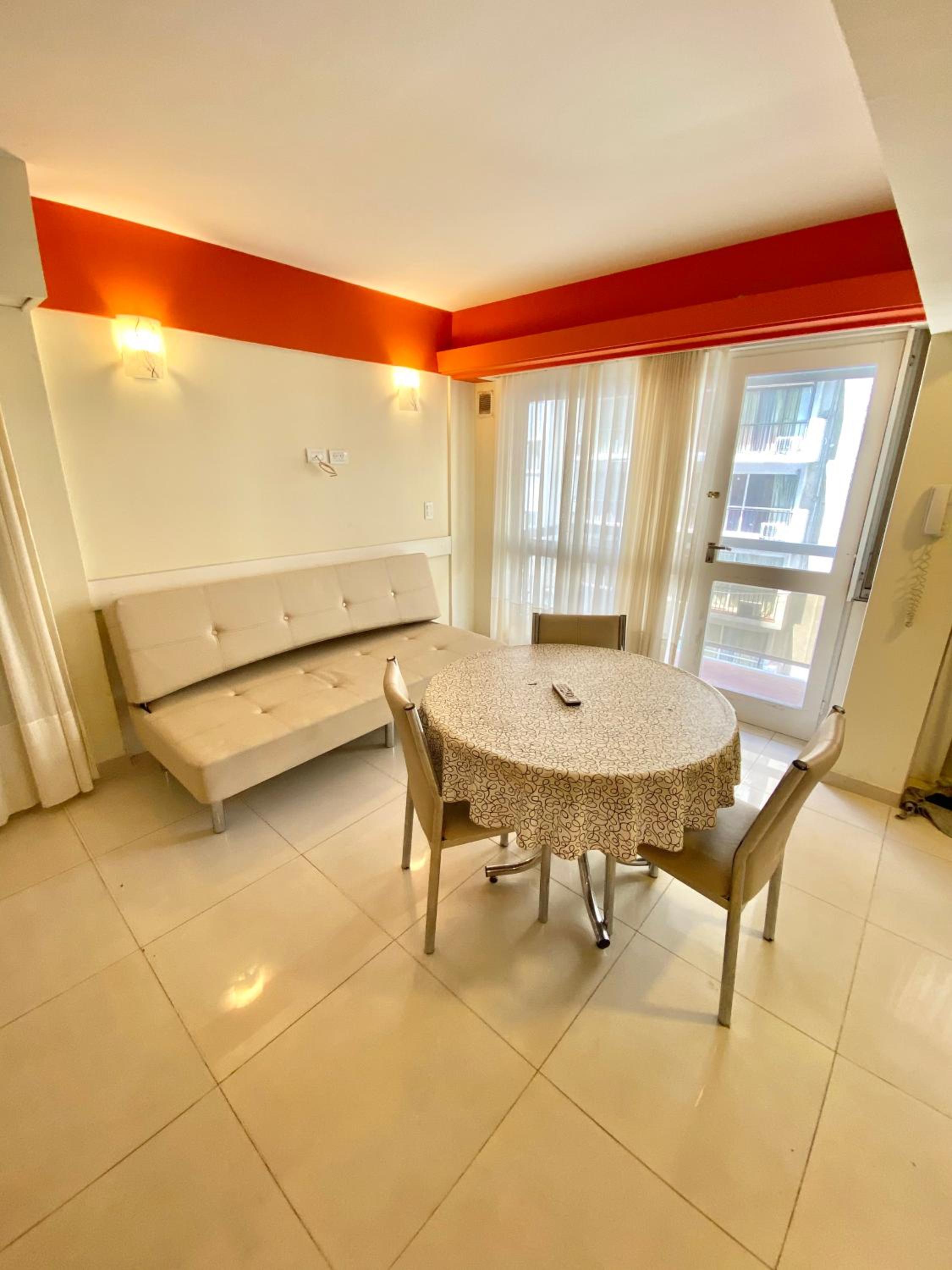 Moderno monoambiente con vista al mar zona centro