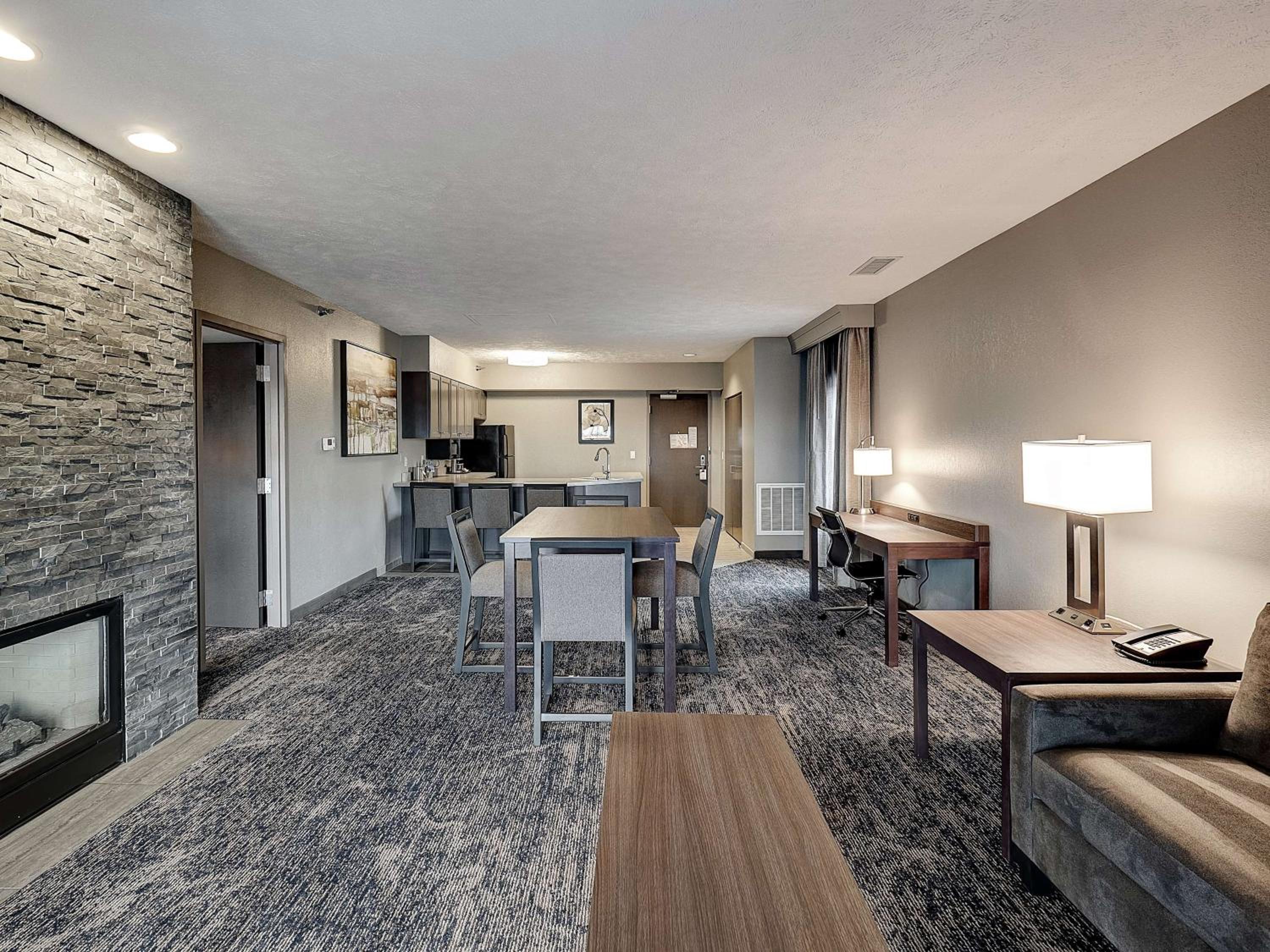Bloomington Vacations - DoubleTree by Hilton Bloomington - Property Image 32