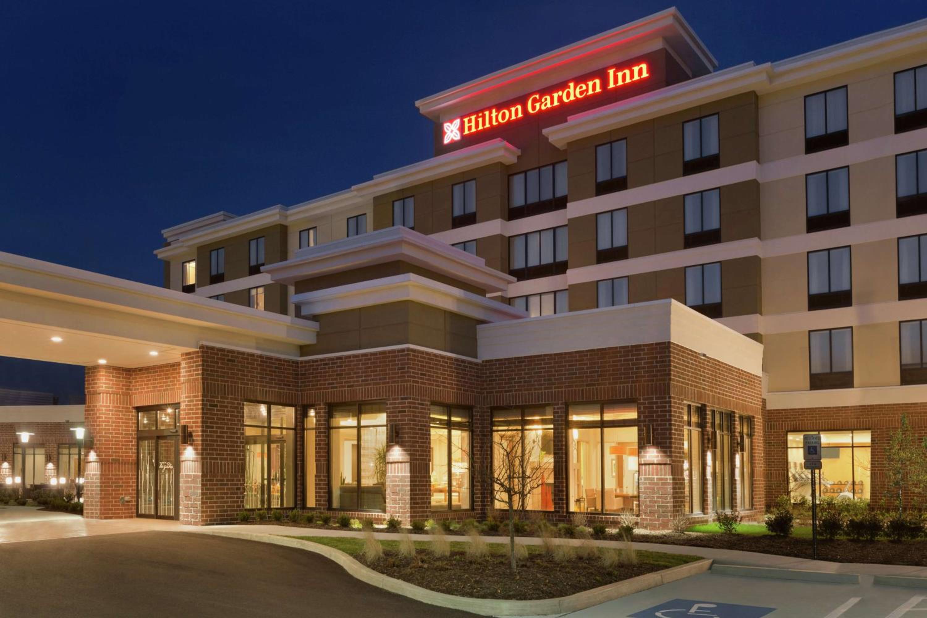 Hotel Hilton Garden Inn Pittsburgh Airport South-Robinson Mall - Image 1