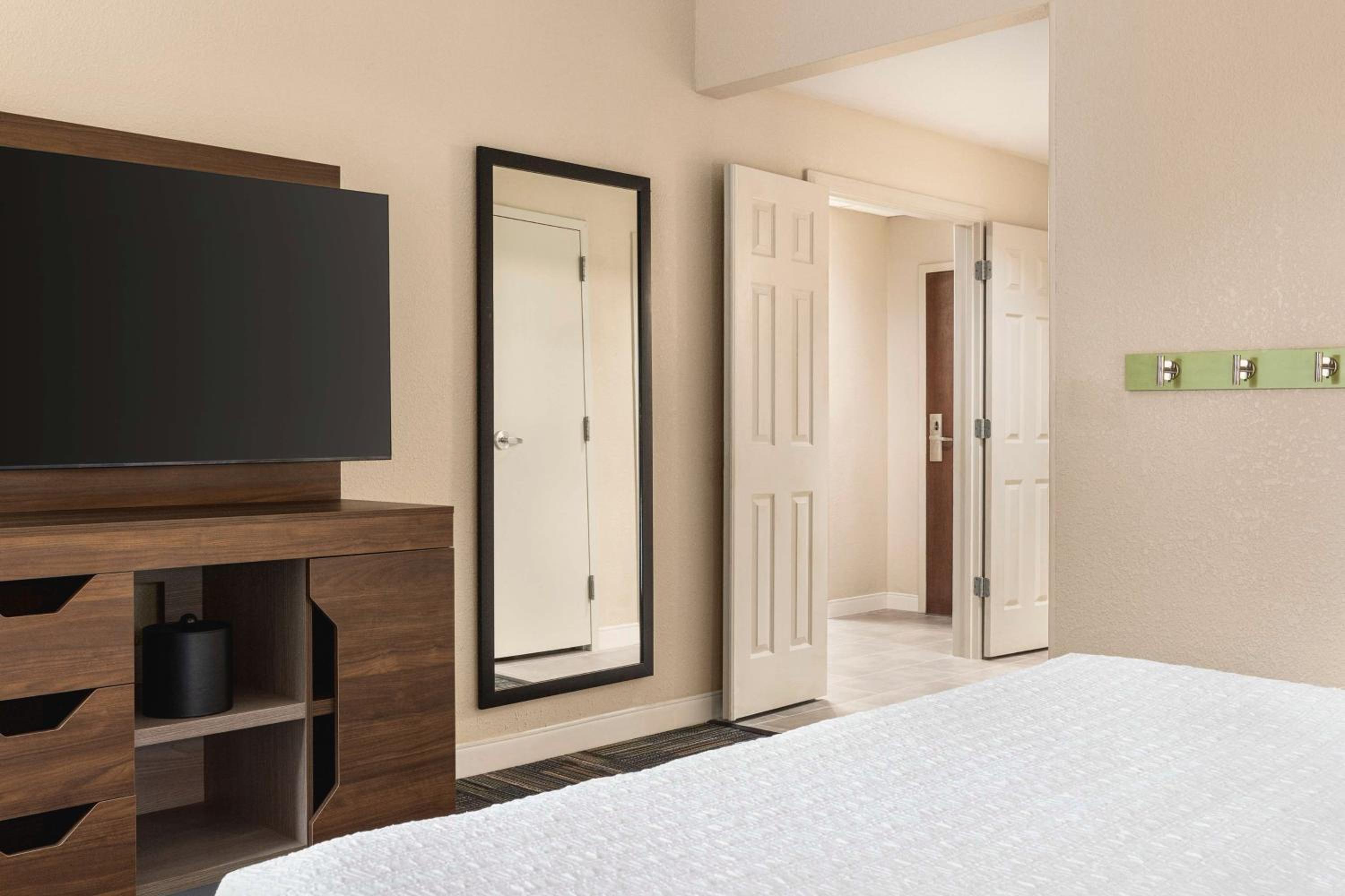 Atlanta Vacations - Hampton Inn Atlanta-Stone Mountain - Property Image 4