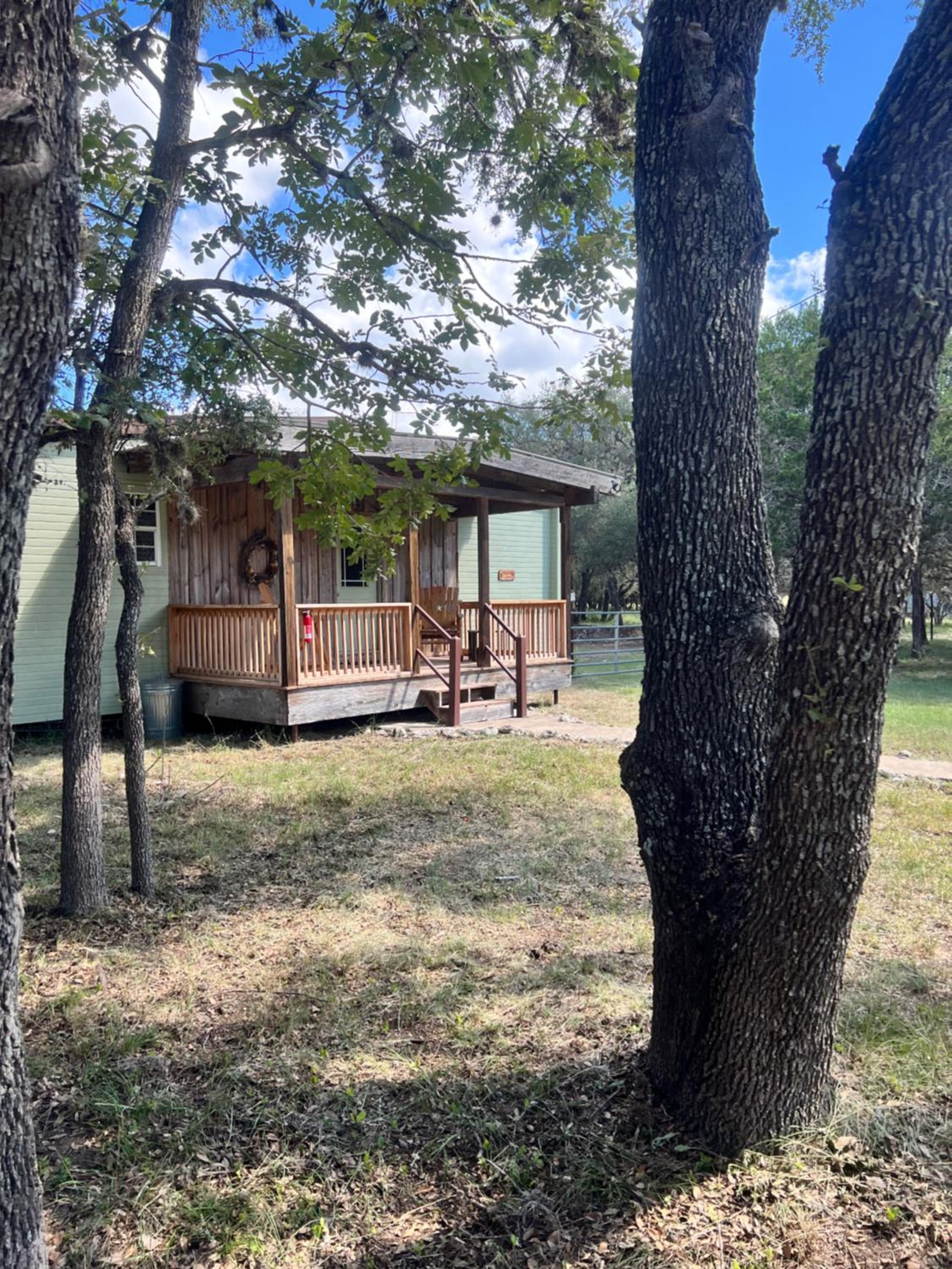 Nueces River Cabins-Oak Cabin