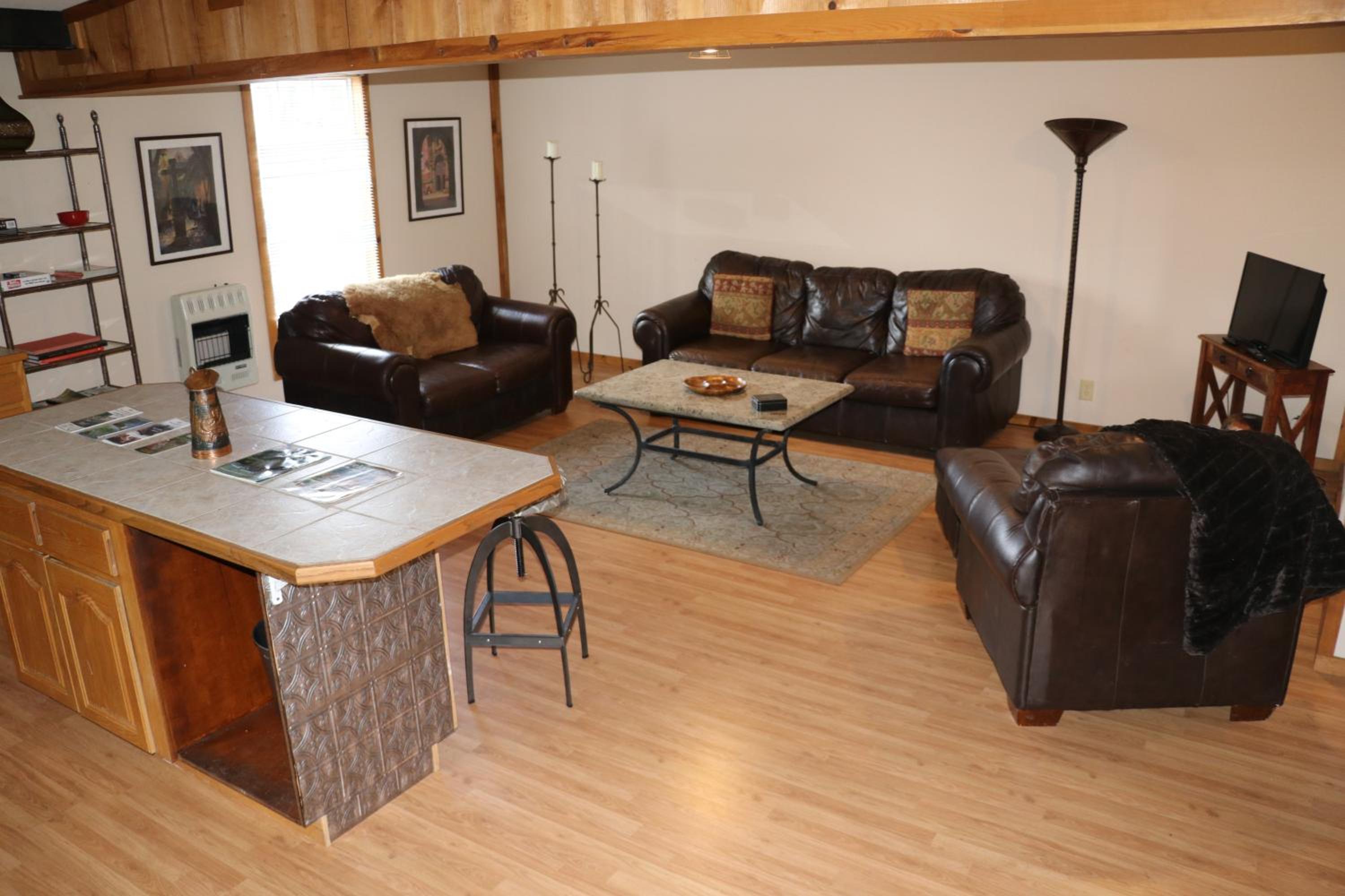Nueces River Cabins-Oak Cabin