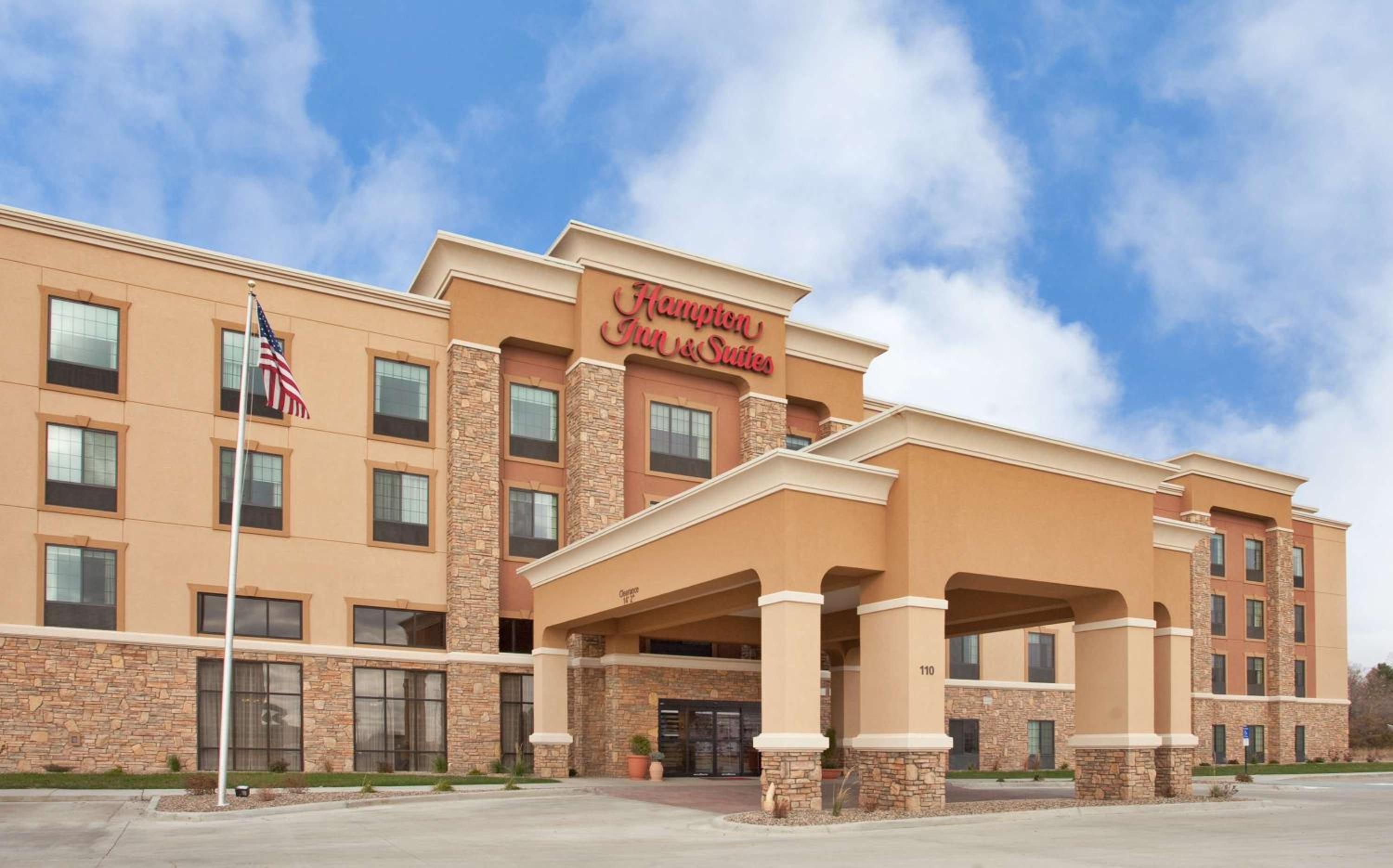 Dickinson Vacations - Hampton Inn  Suites Dickinson ND - Property Image 6