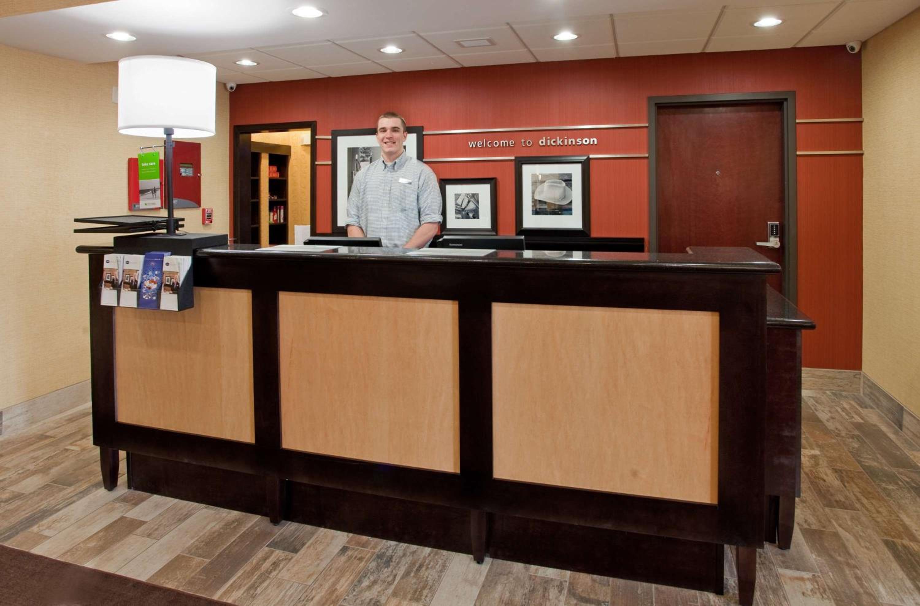 Dickinson Vacations - Hampton Inn  Suites Dickinson ND - Property Image 9