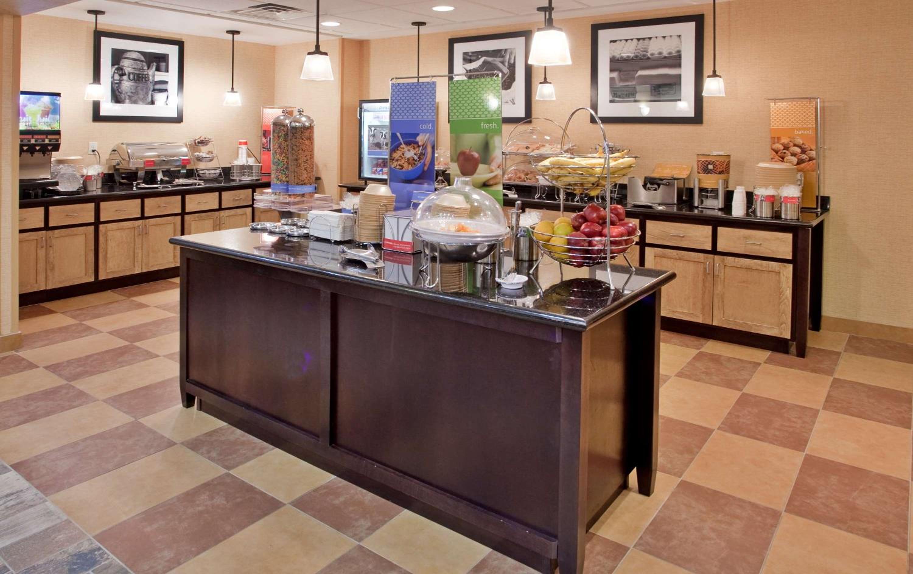 Dickinson Vacations - Hampton Inn  Suites Dickinson ND - Property Image 12