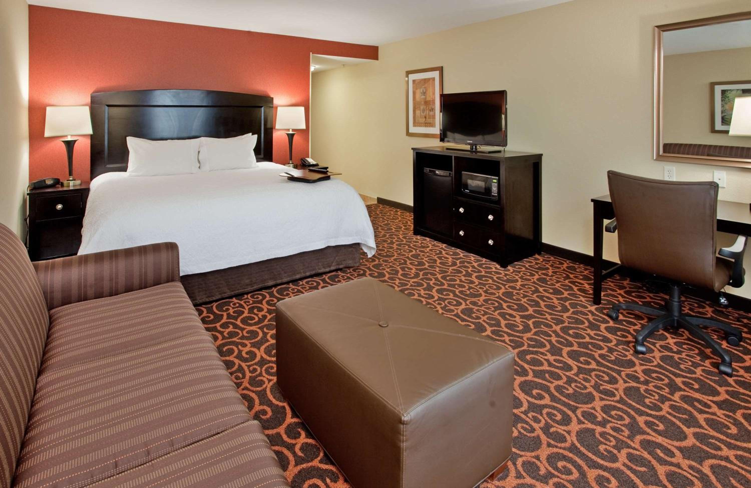 Dickinson Vacations - Hampton Inn  Suites Dickinson ND - Property Image 47