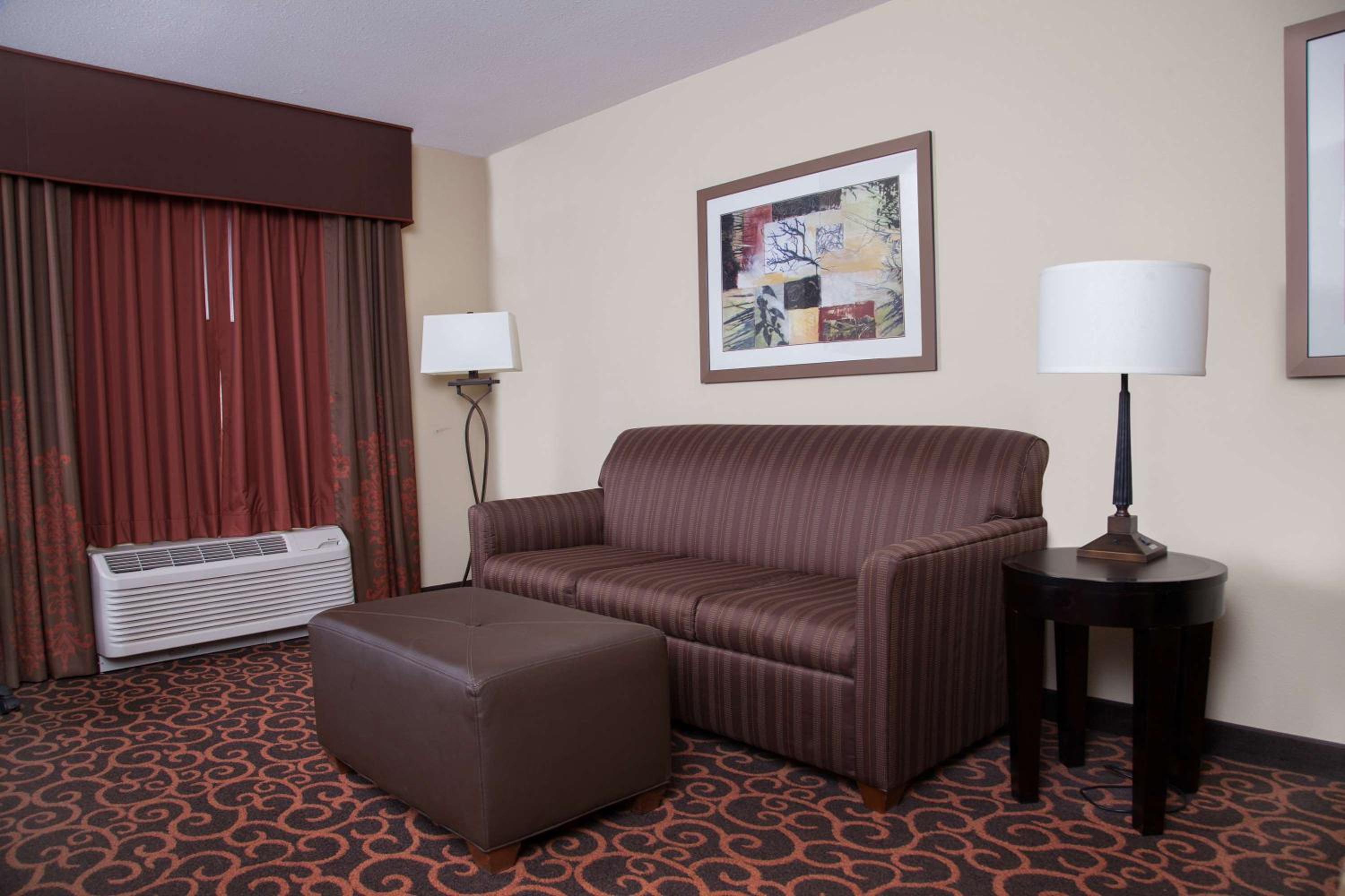 Dickinson Vacations - Hampton Inn  Suites Dickinson ND - Property Image 2