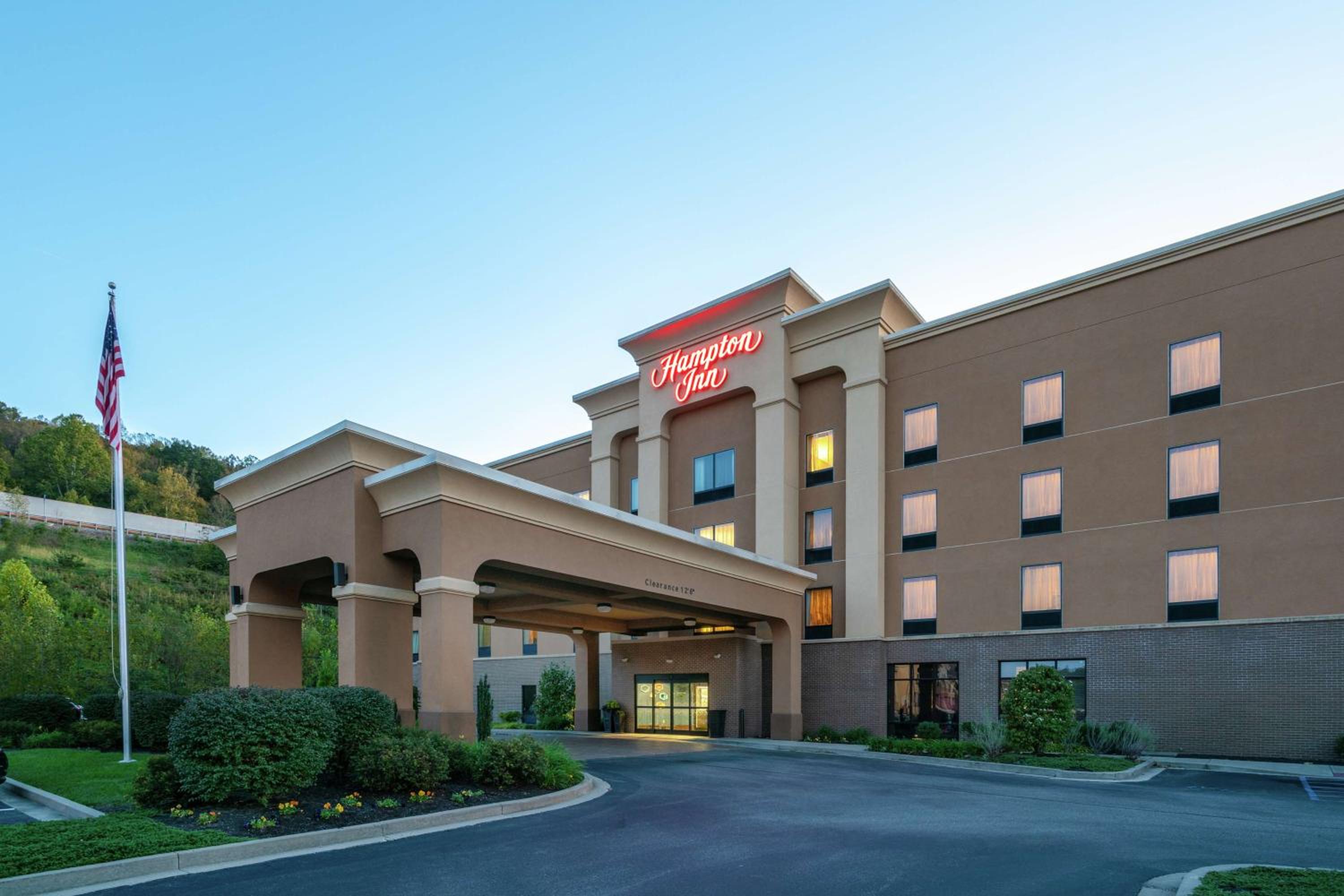 Huntington Vacations - Hampton Inn University Area, Huntington, Wv - Property Image 1