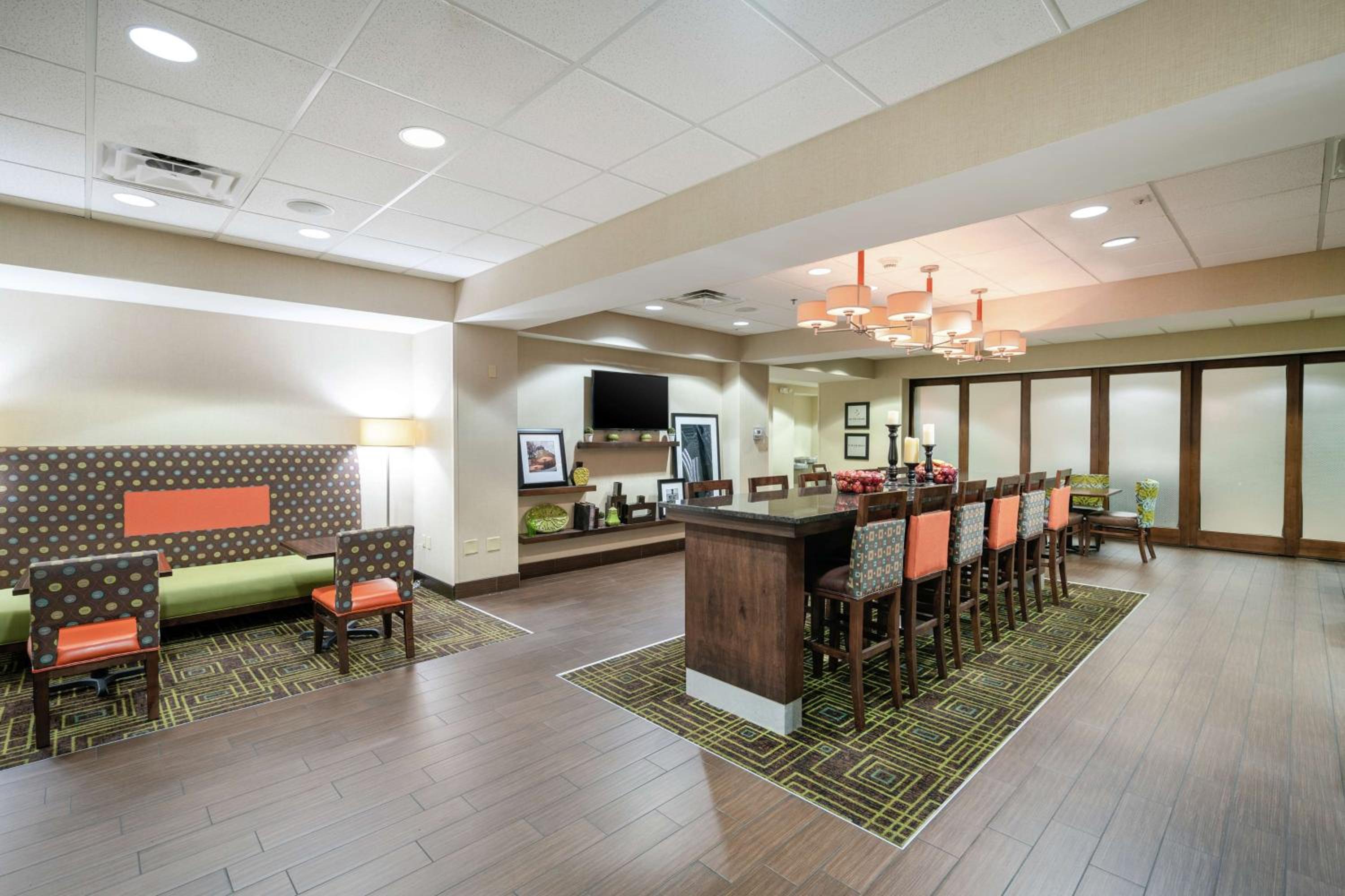 Huntington Vacations - Hampton Inn University Area, Huntington, Wv - Property Image 4