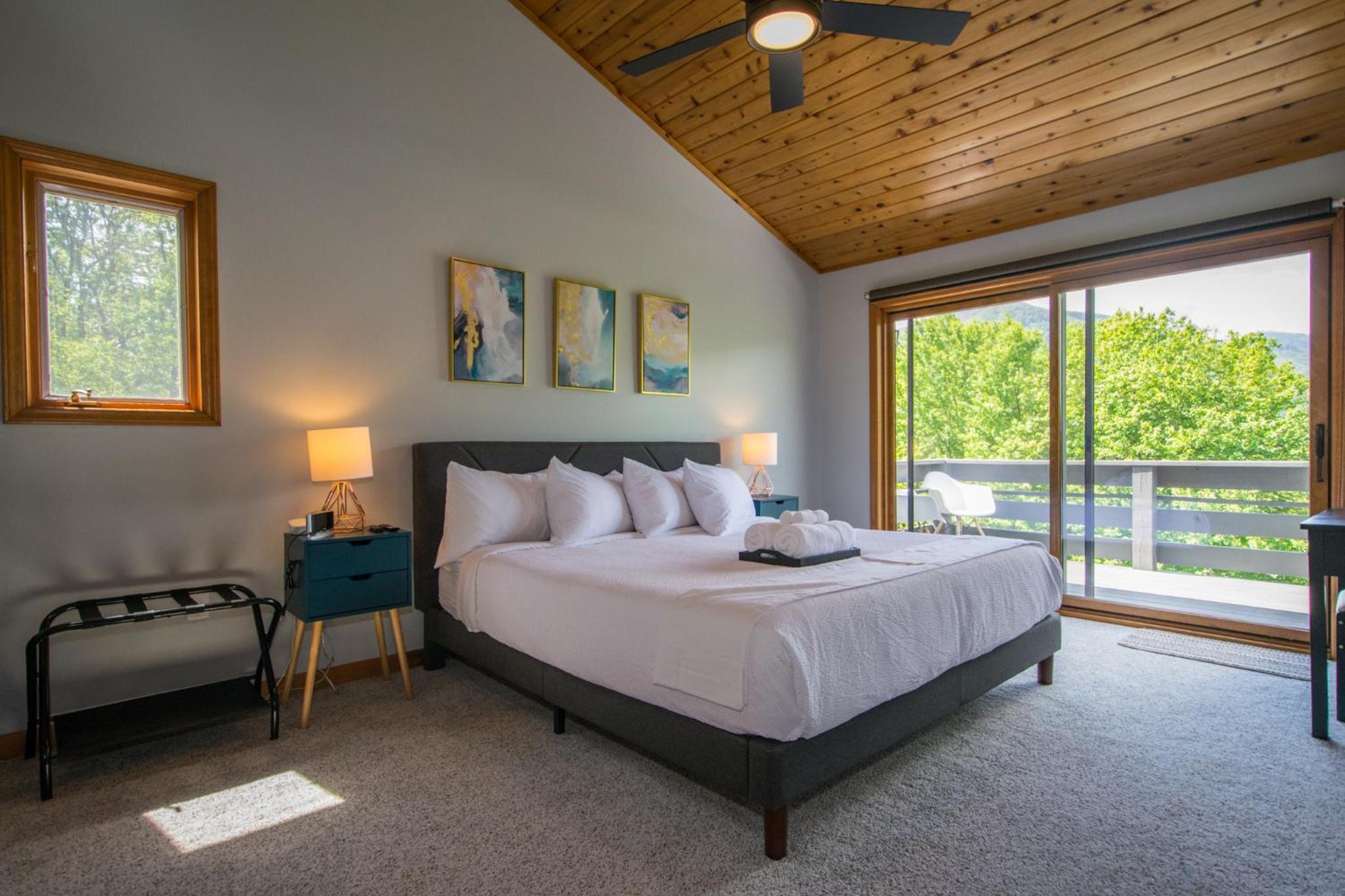 Mountain View 3BR with Sunroom, Close to Ski and Trails view 2