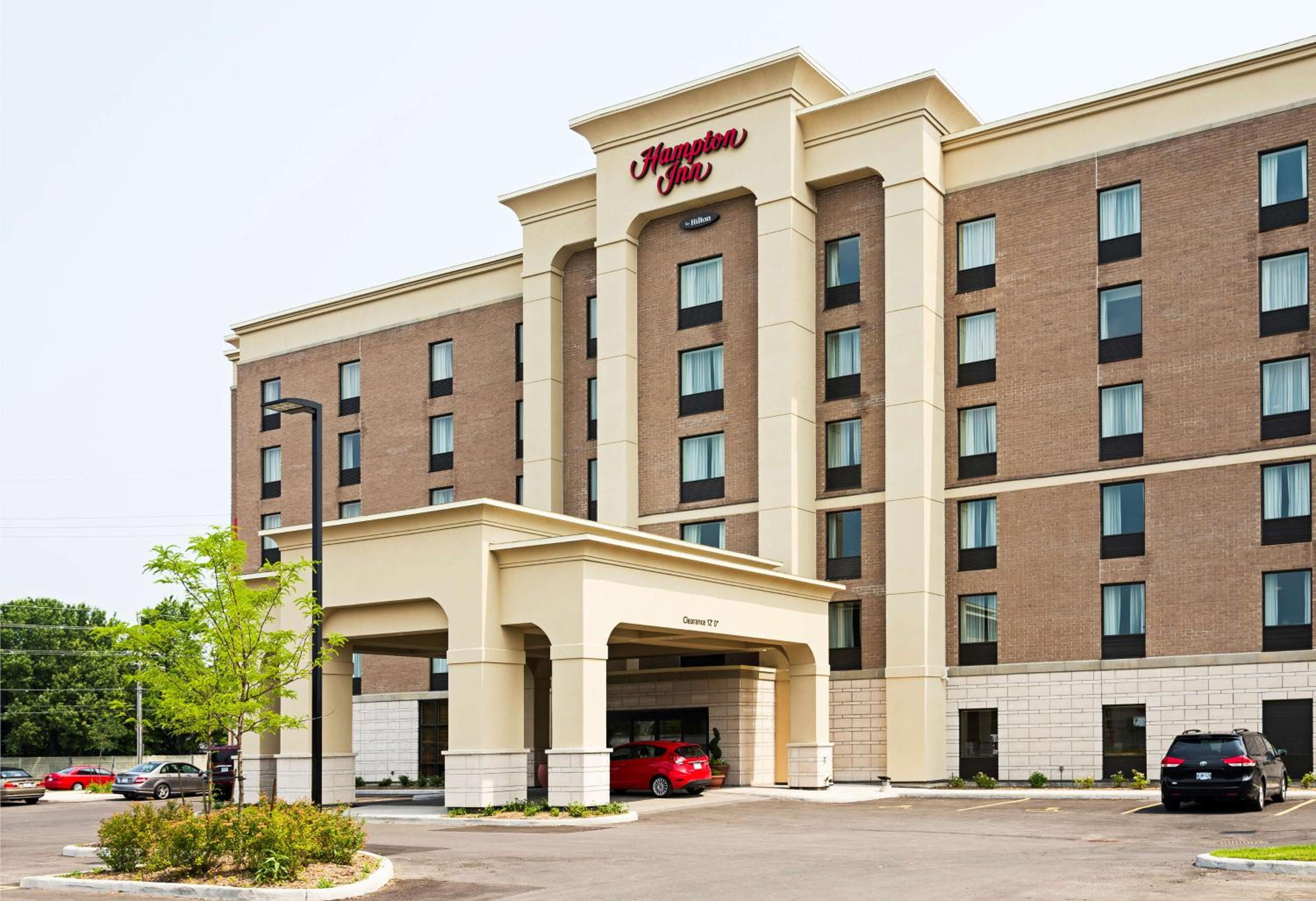 Hotel Hampton Inn by Hilton Ottawa Airport - Image 1