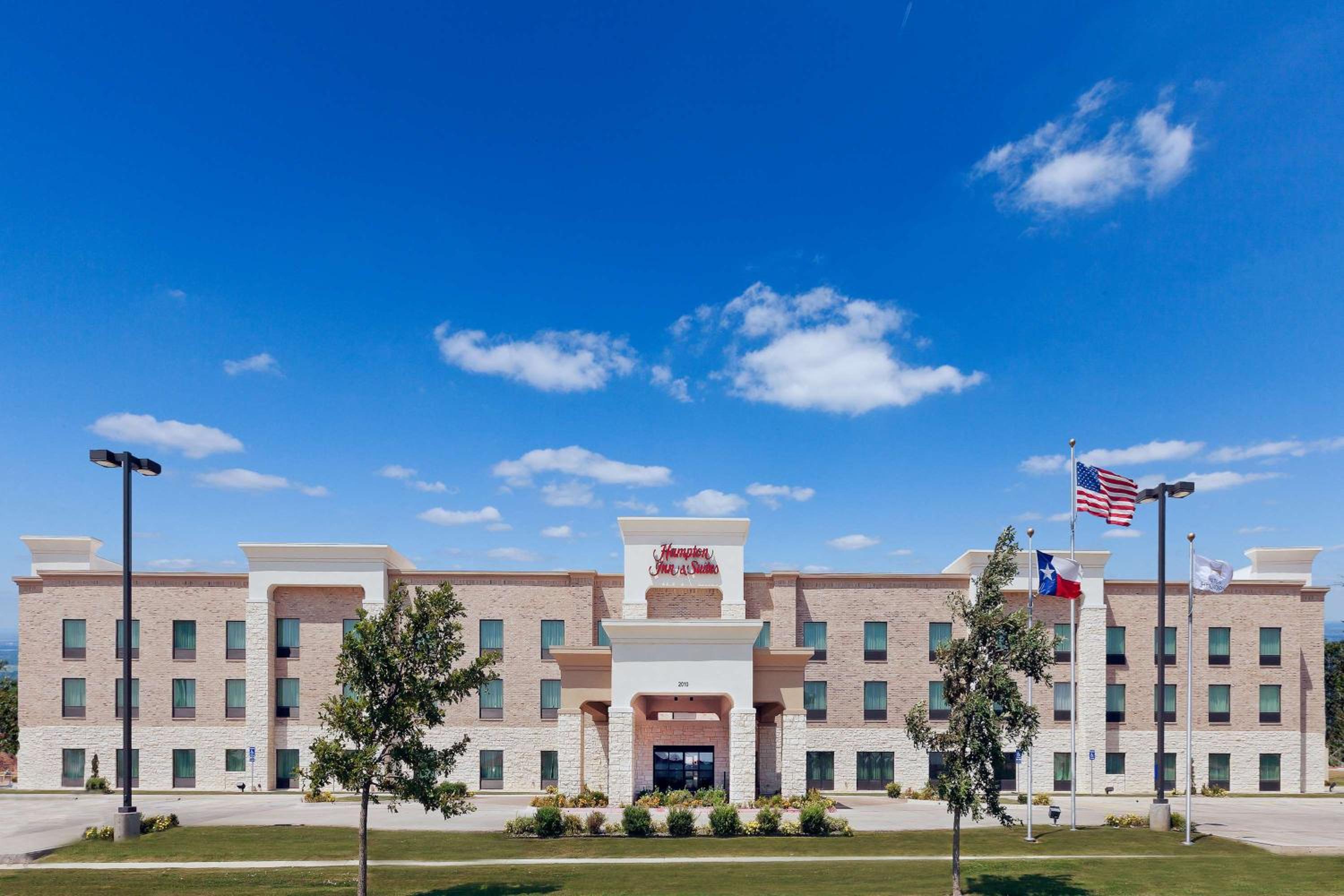 Dumas Vacations - Hampton Inn  Suites Dumas - Property Image 1