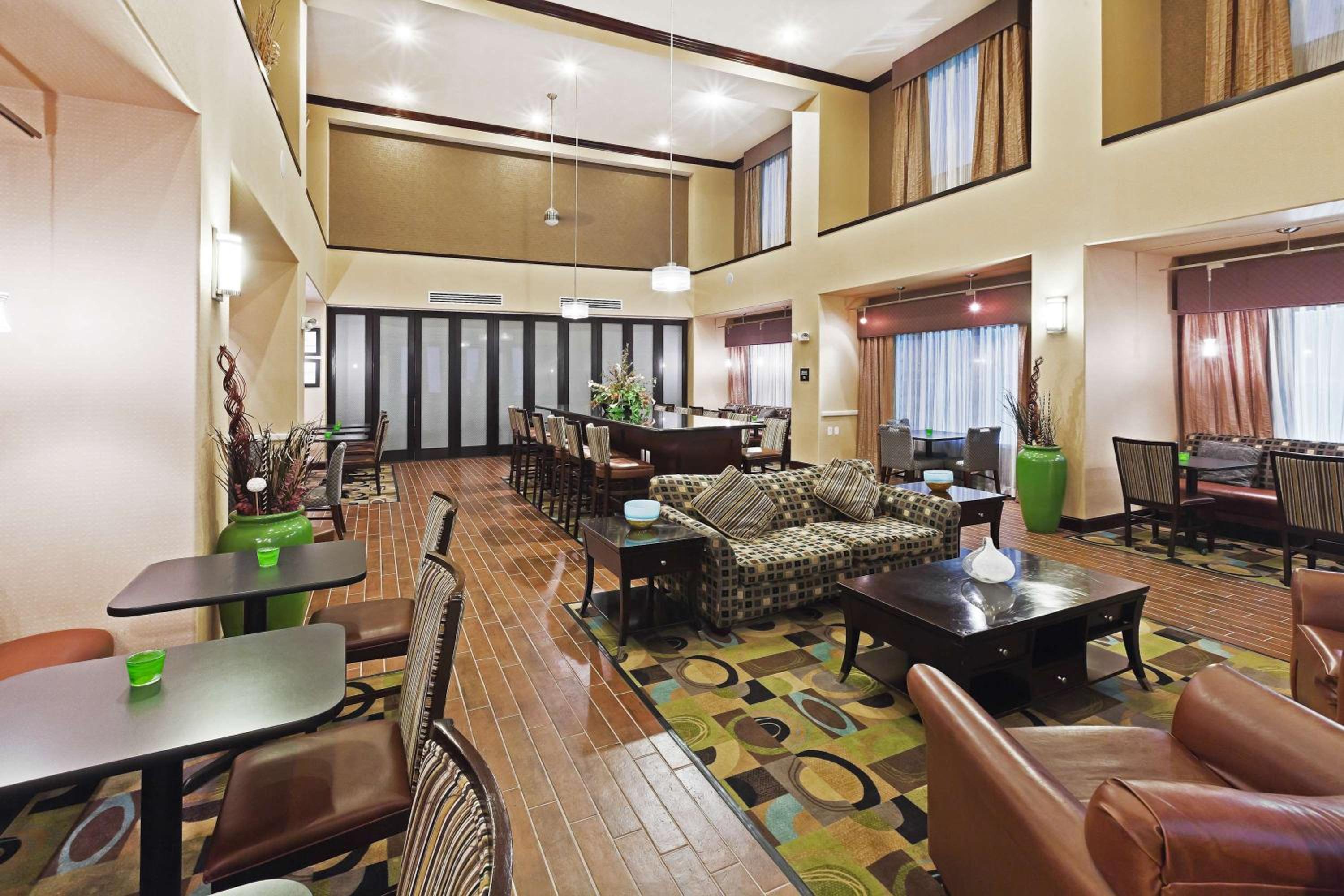 Dumas Vacations - Hampton Inn  Suites Dumas - Property Image 2