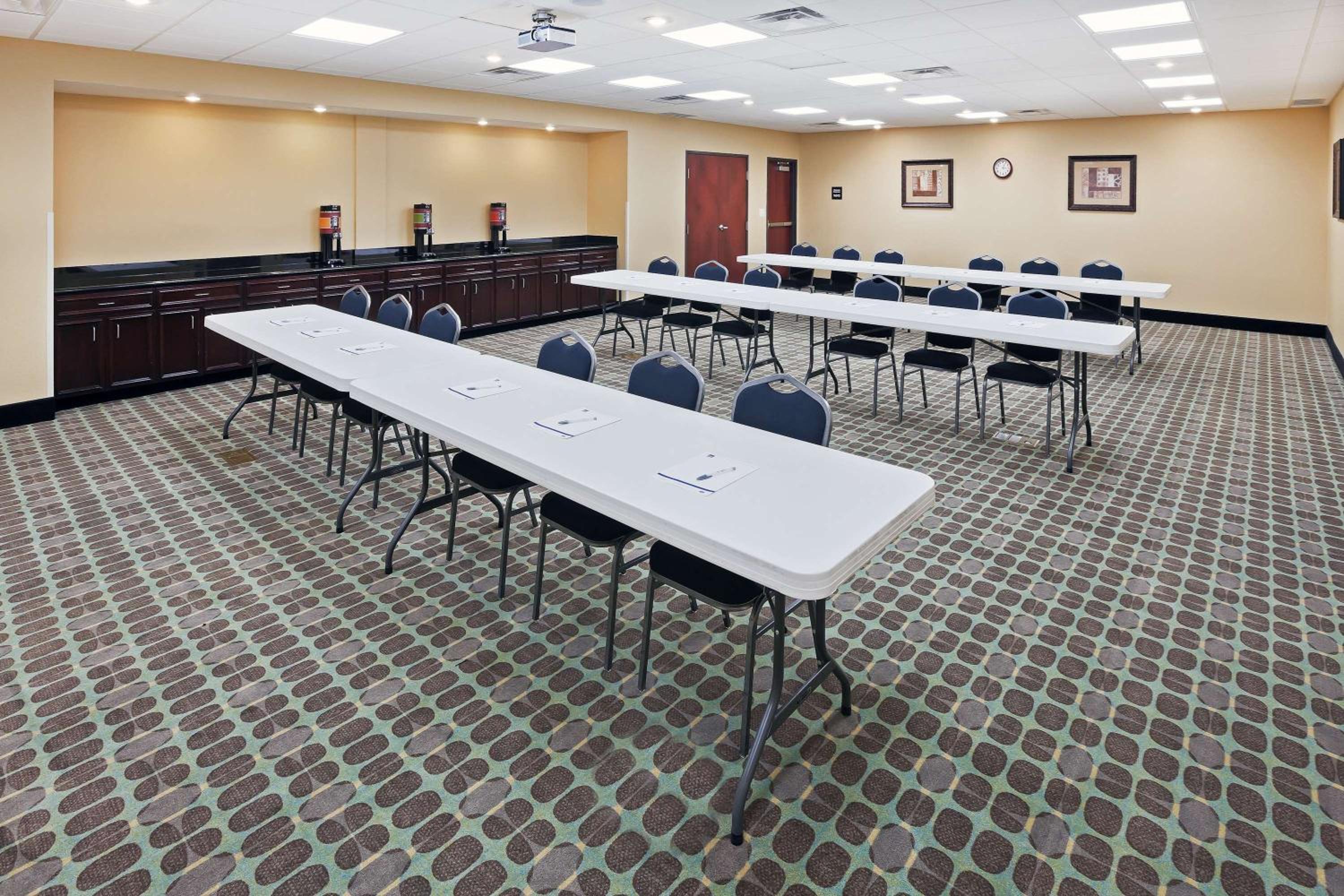 Dumas Vacations - Hampton Inn  Suites Dumas - Property Image 12