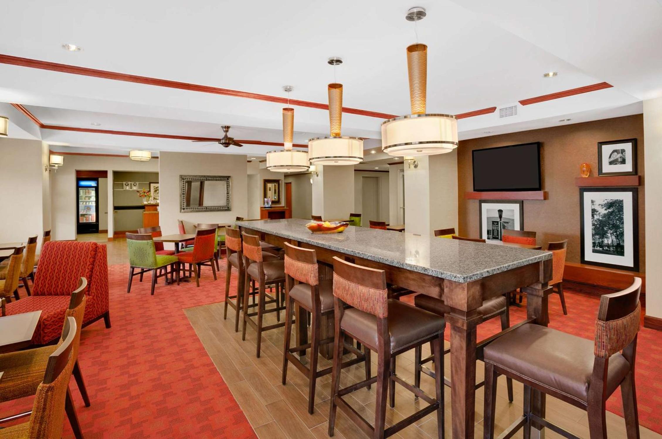 Athens Vacations - Hampton Inn Athens - Property Image 3