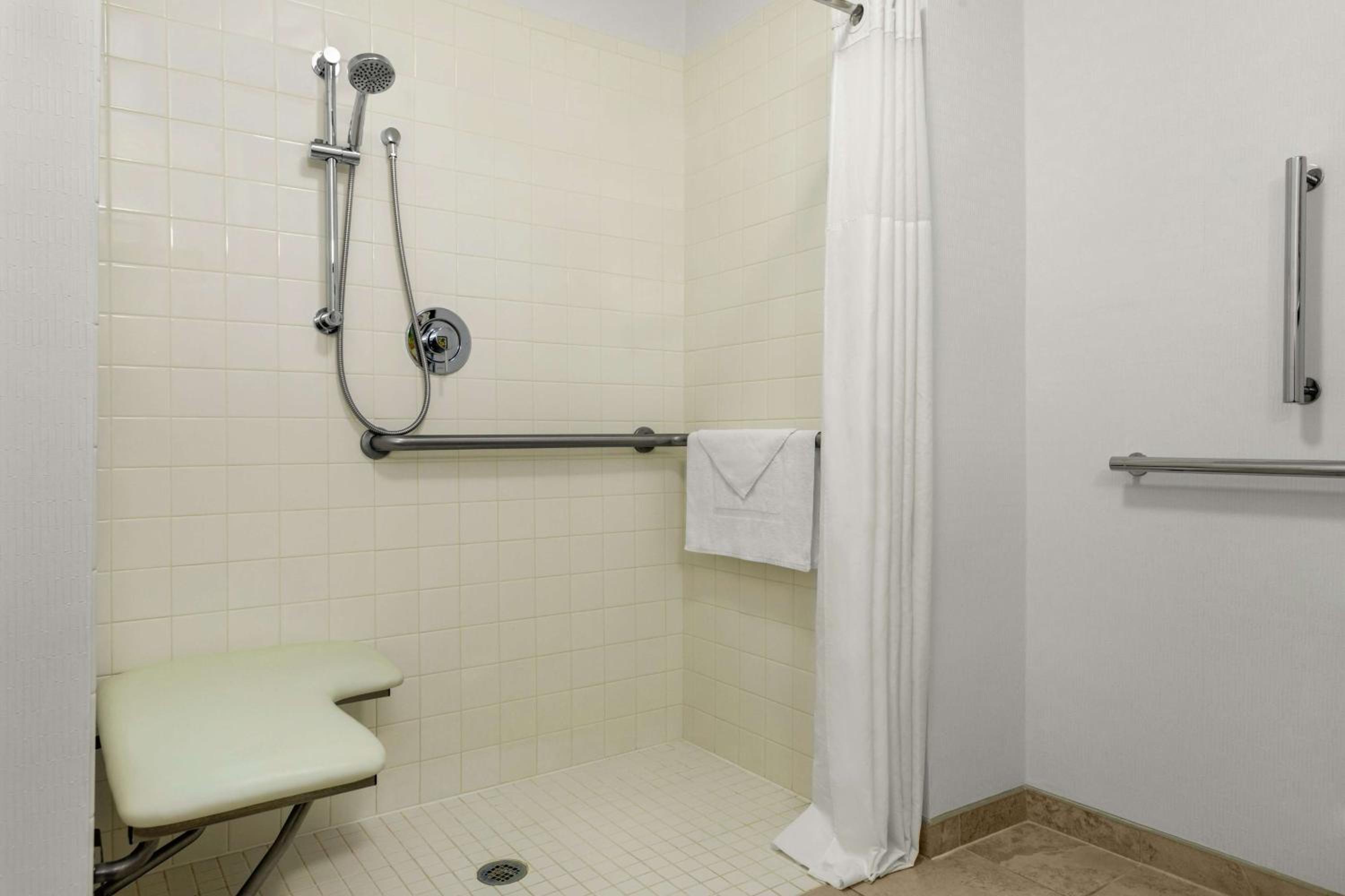 Athens Vacations - Hampton Inn Athens - Property Image 6