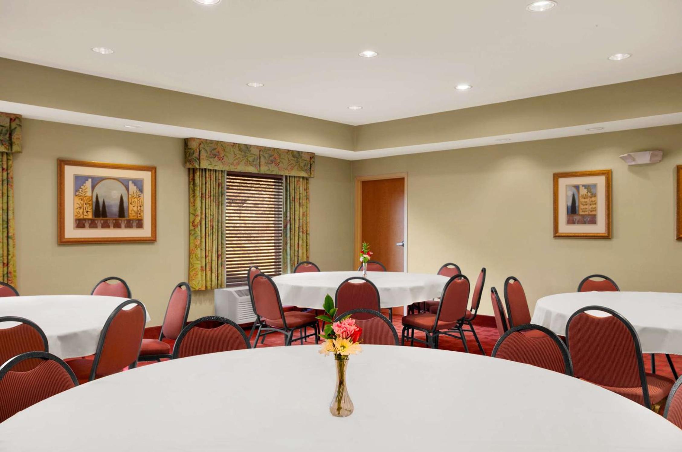 Athens Vacations - Hampton Inn Athens - Property Image 4