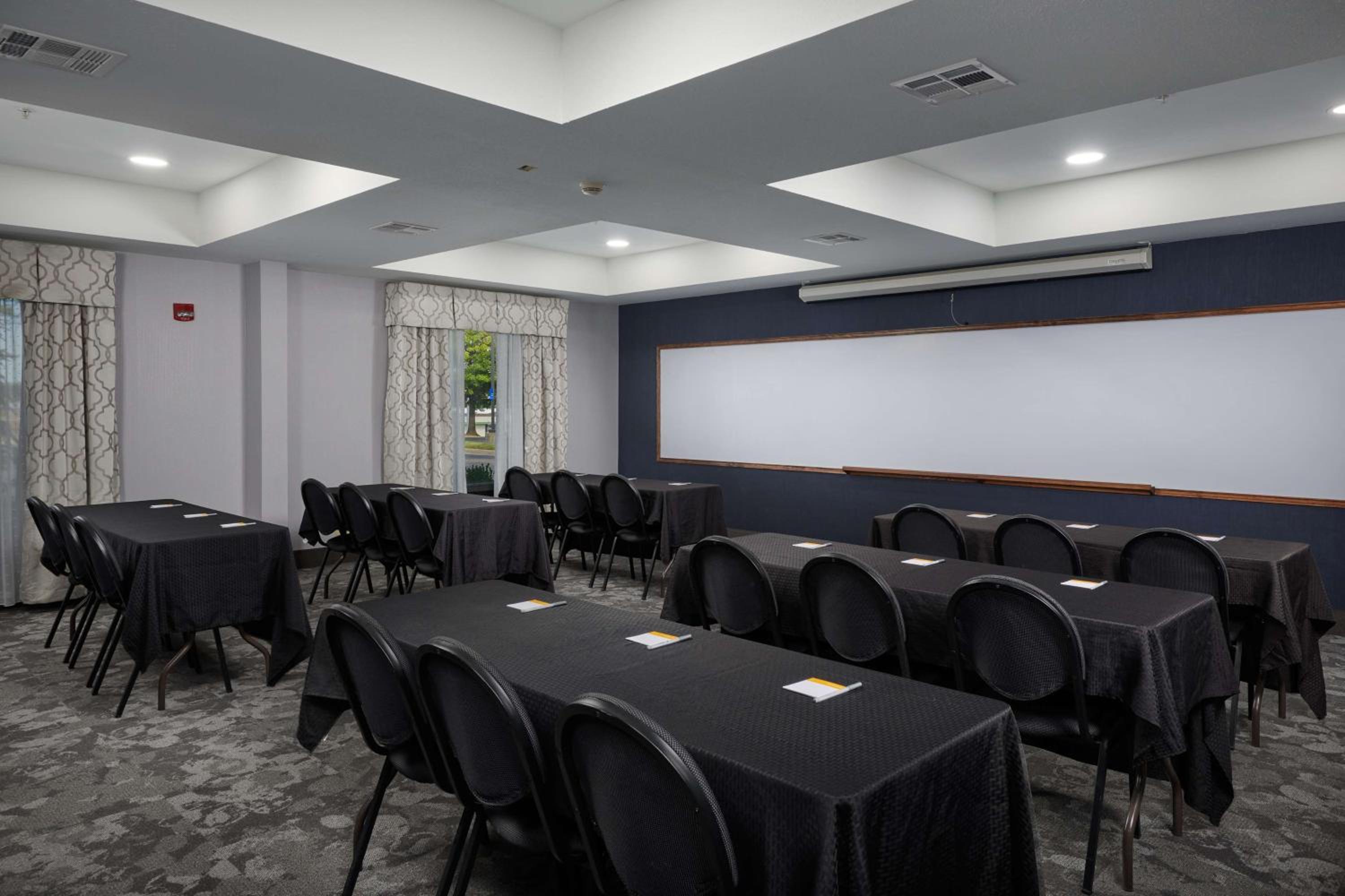 Bartlesville Vacations - Hampton Inn Bartlesville - Property Image 4