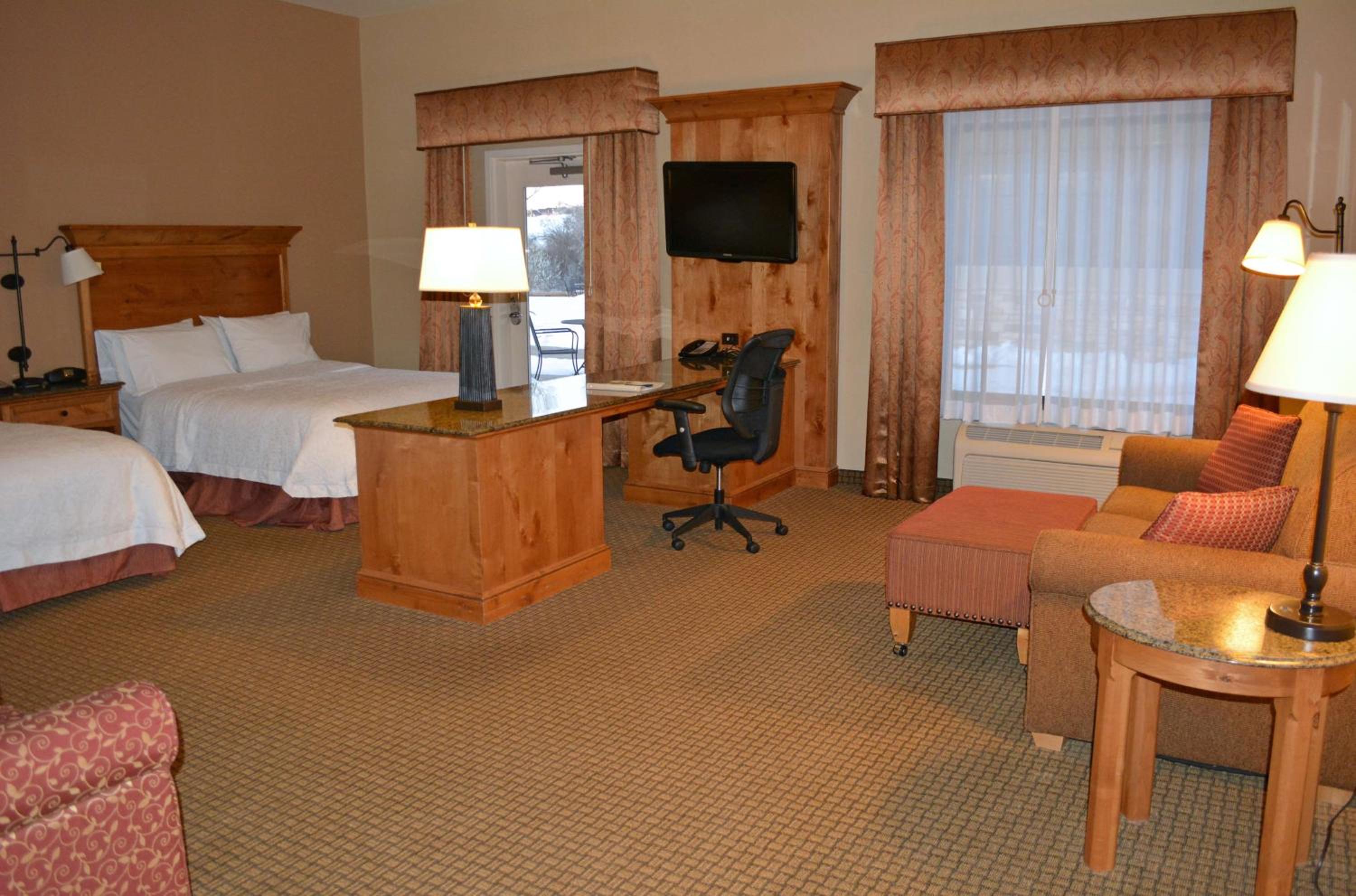 Buffalo Vacations - Hampton Inn  Suites Buffalo - Property Image 12