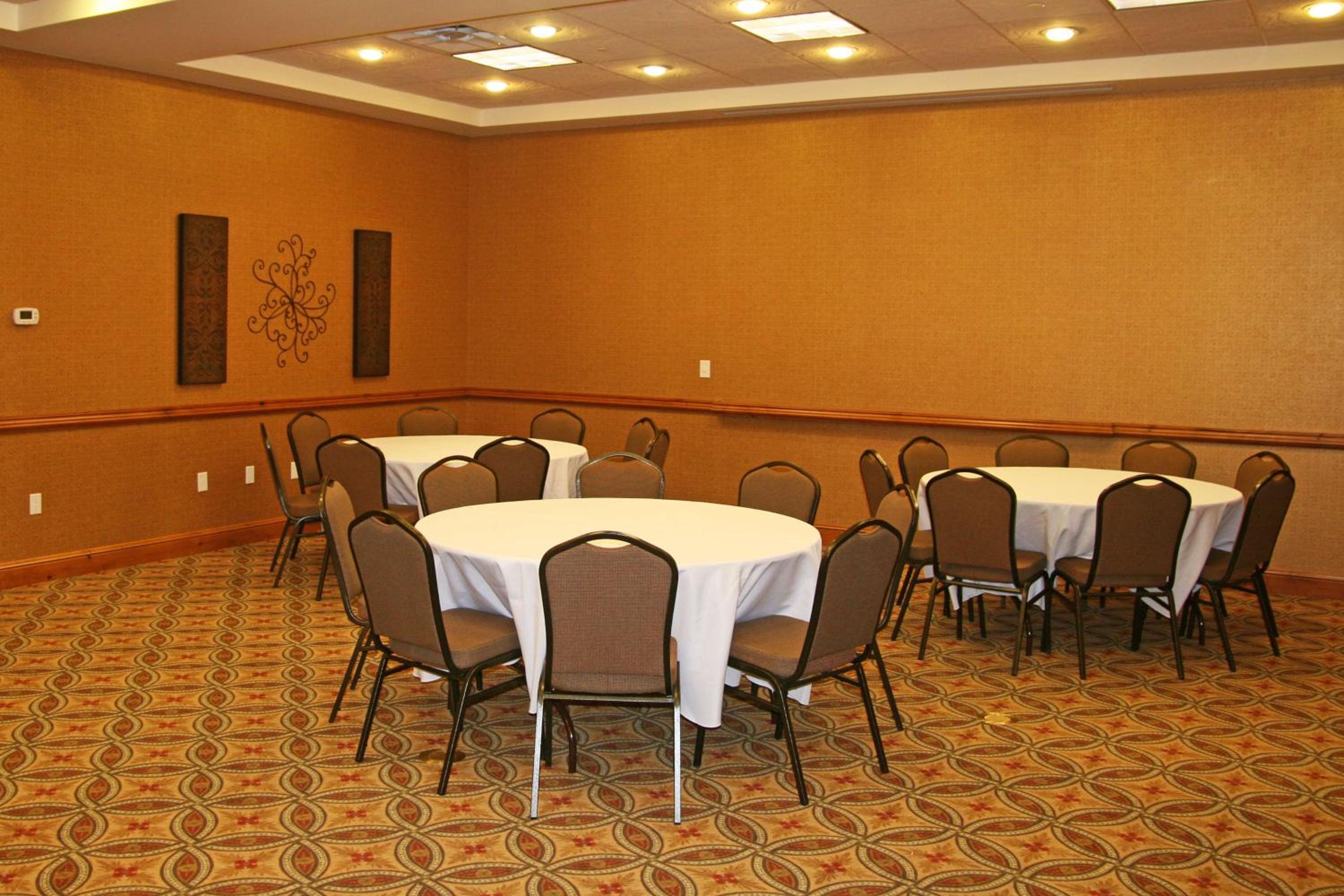 Buffalo Vacations - Hampton Inn  Suites Buffalo - Property Image 5